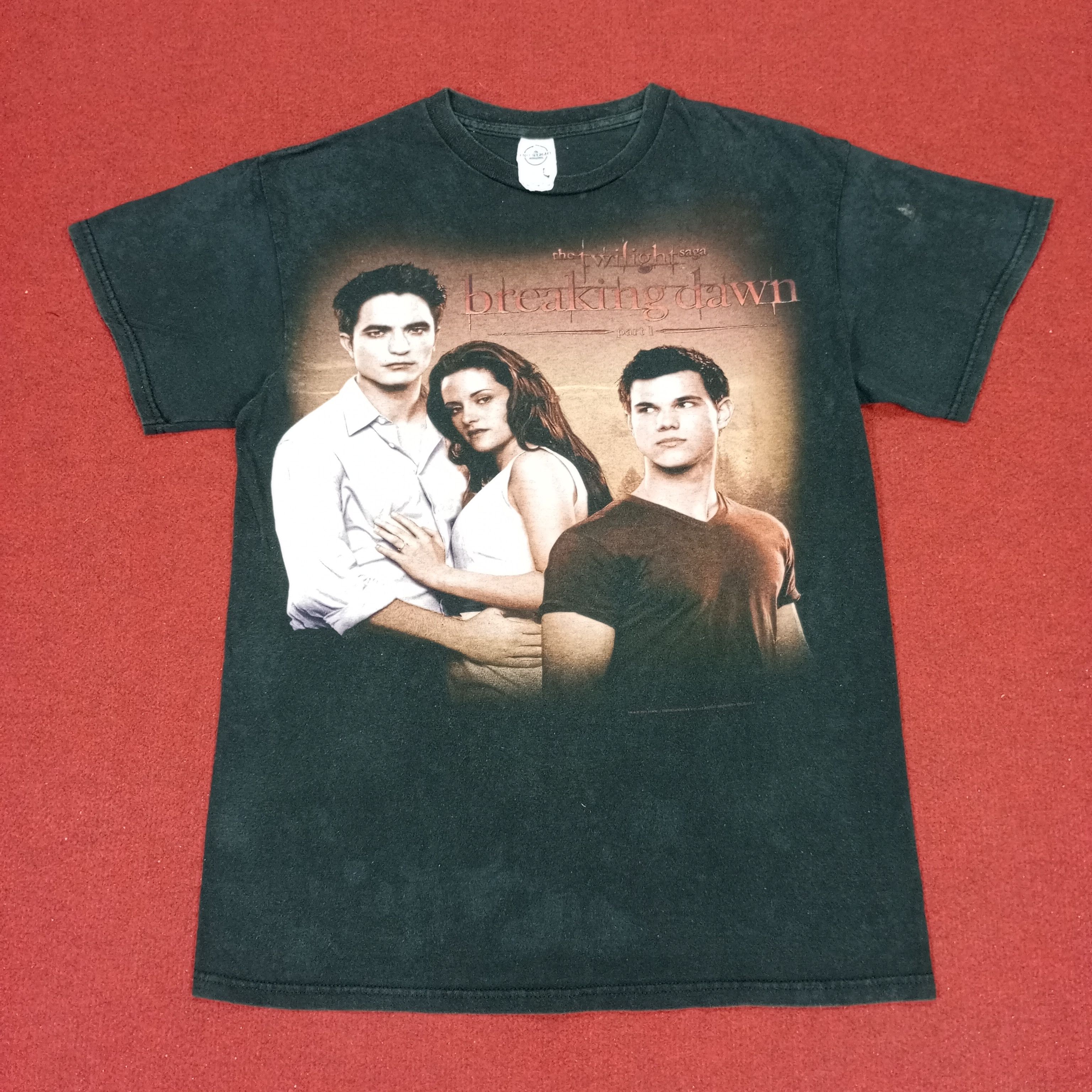Vintage Twilight Saga Movie Tshirt Edward Jacob Size US M / EU 48-50 / 2 - 1 Thumbnail