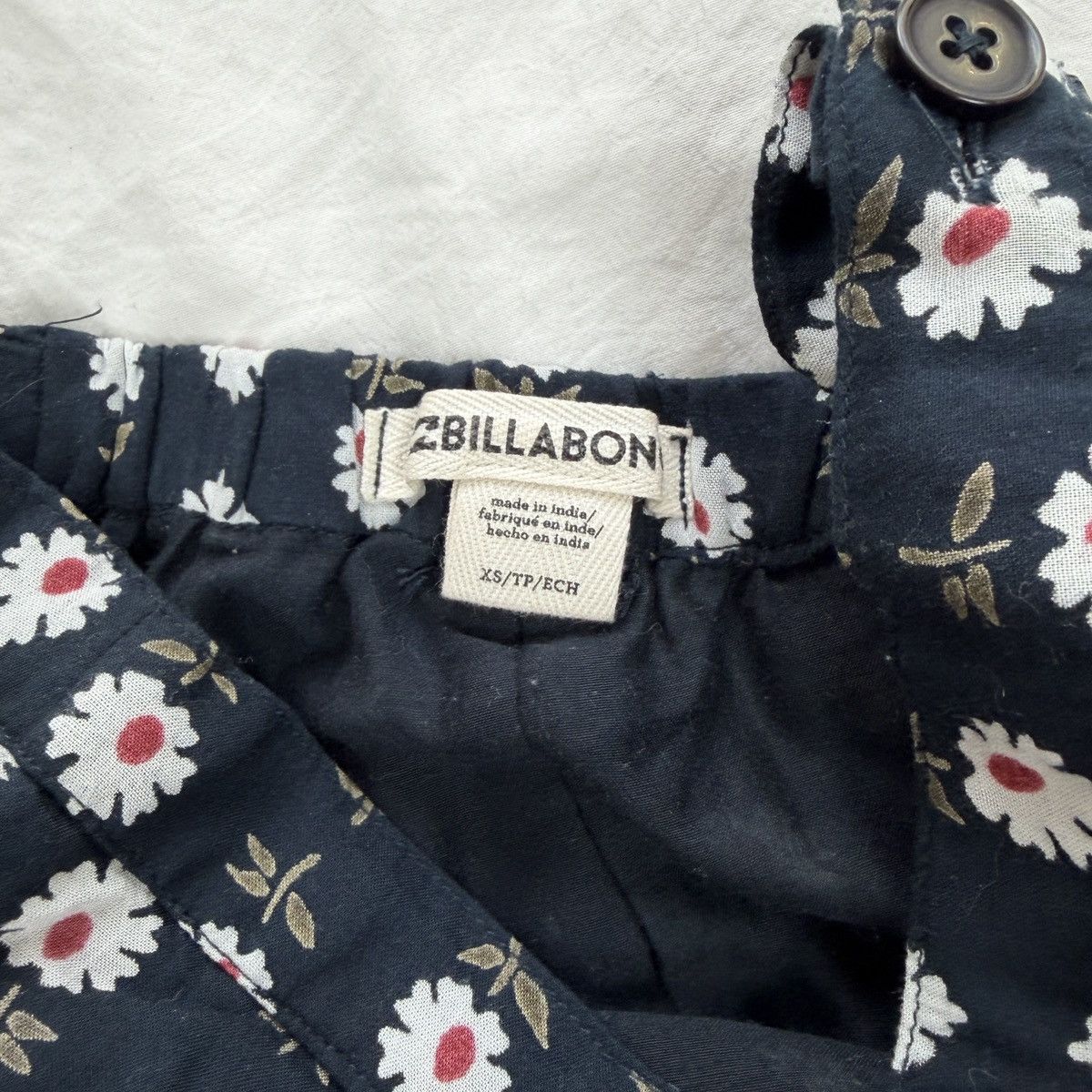 Billabong Billabong navy floral mini skirt Size 25" / US 0 / IT 36 - 3 Thumbnail