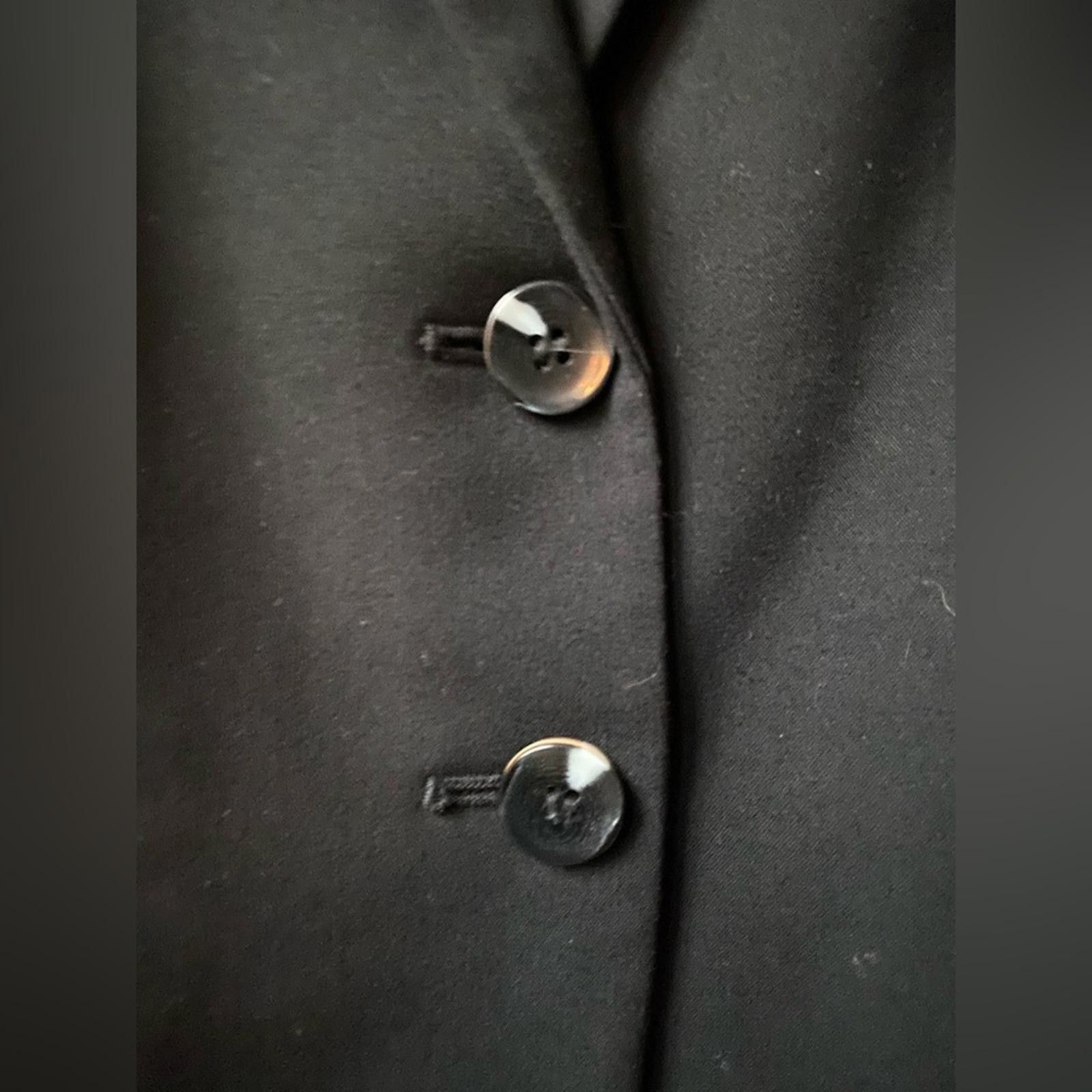 H&M H&M Black Cropped Blazer Size 6 Fitted Tailored Classic Work Size M / US 6-8 / IT 42-44 - 3 Thumbnail
