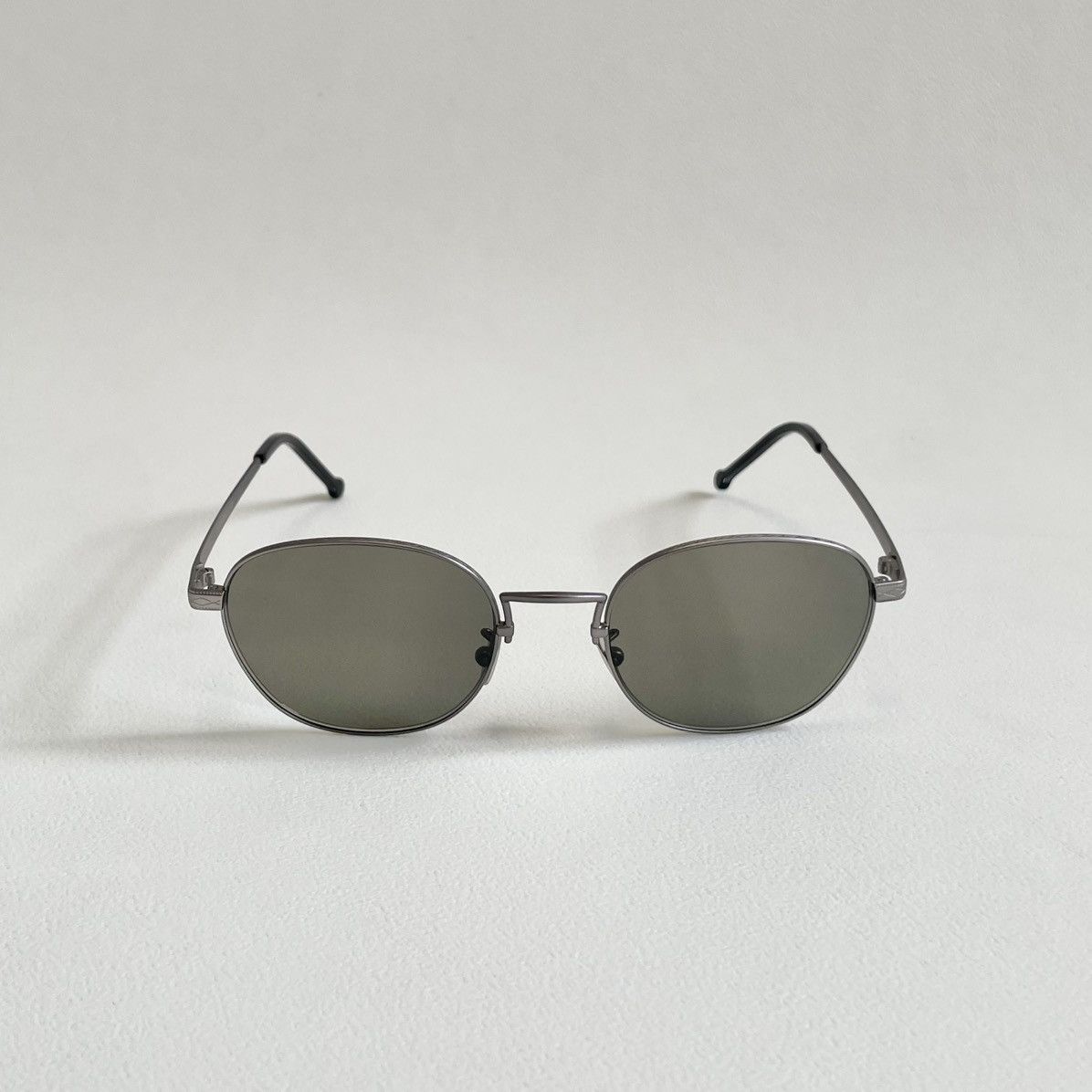 Cutler and Gross Gunmetal Silver Round Lens Sunglasses Size ONE SIZE - 1 Thumbnail