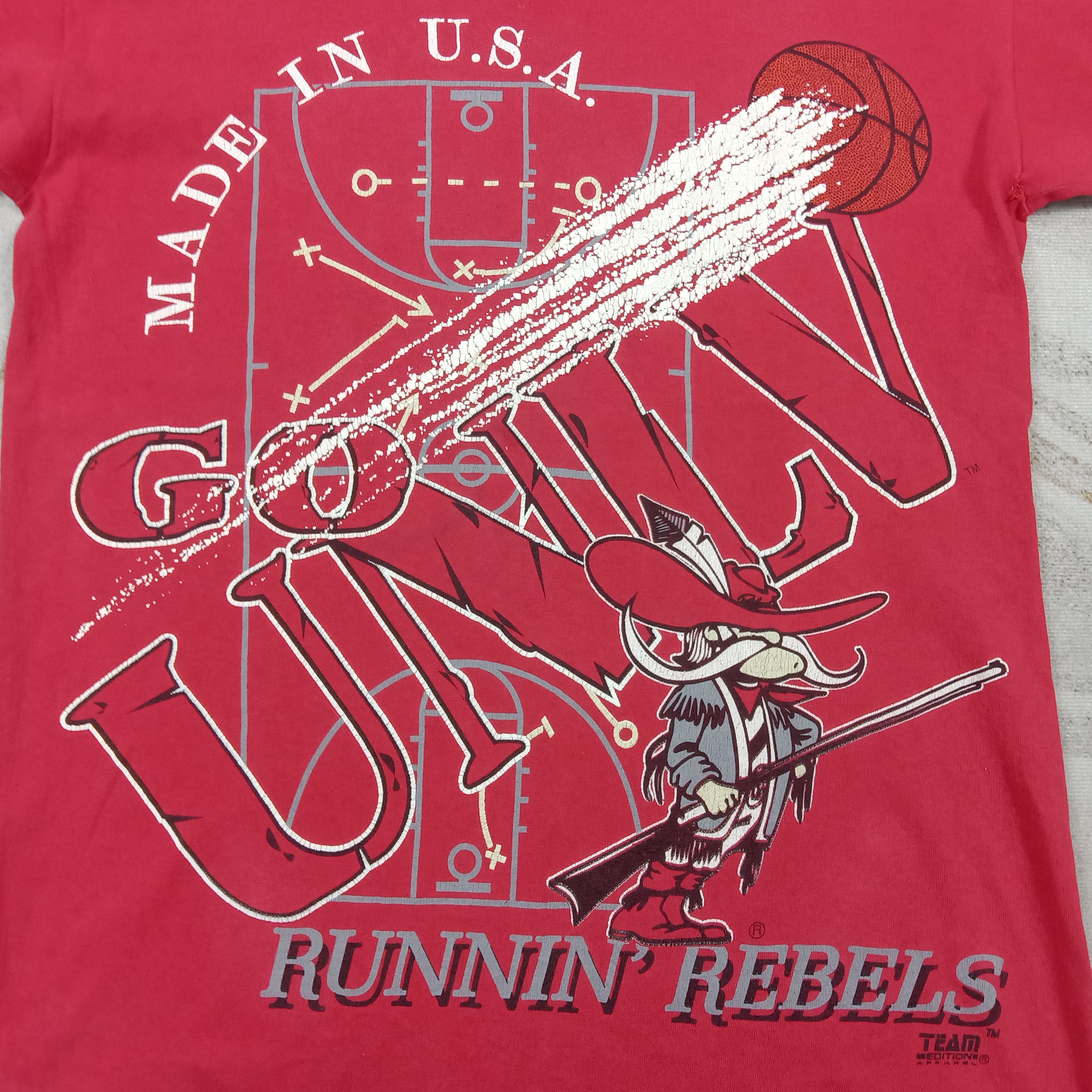 Vintage Vintage 90's UNLV Running Basketball Tshirt C276N666N66 Size US L / EU 52-54 / 3 - 2 Thumbnail