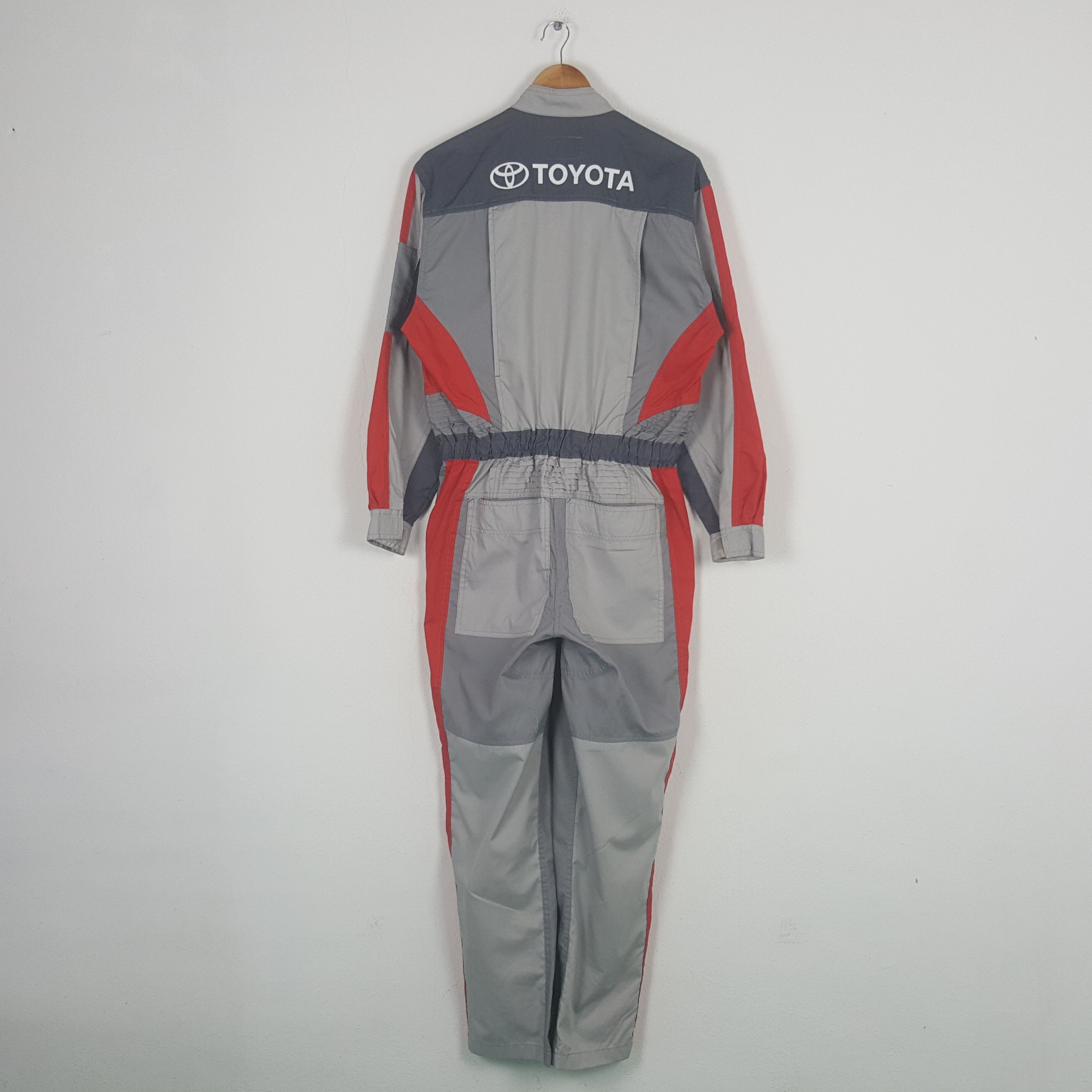 Japanese Brand Vintage Toyota Racing Team Work Coverall Jacket C300N13 Size US S / EU 44-46 / 1 - 1 Thumbnail