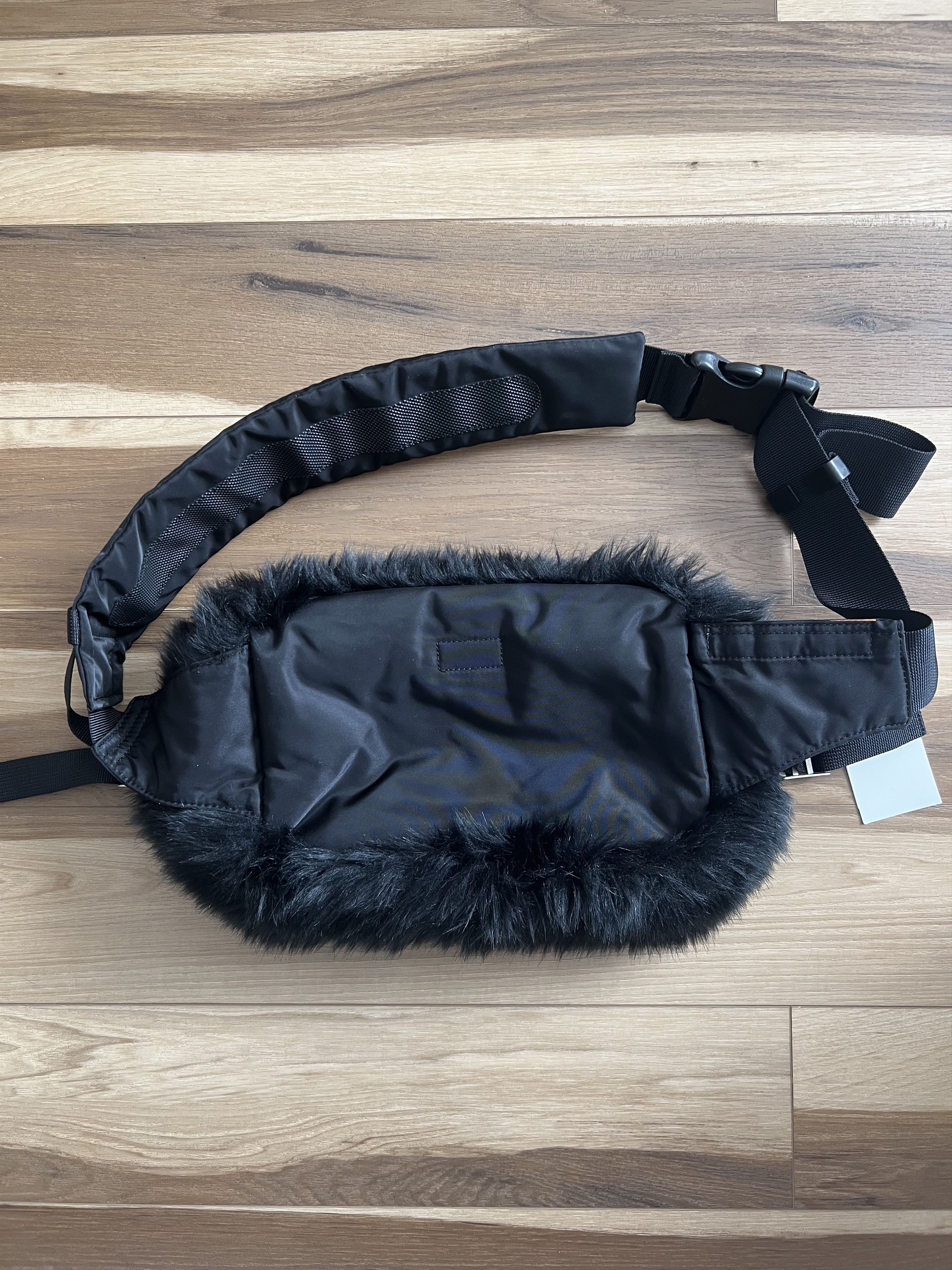 Porter × Sacai Porter Sacai Faux Fur Waist Bag in Black Size ONE SIZE - 4 Thumbnail