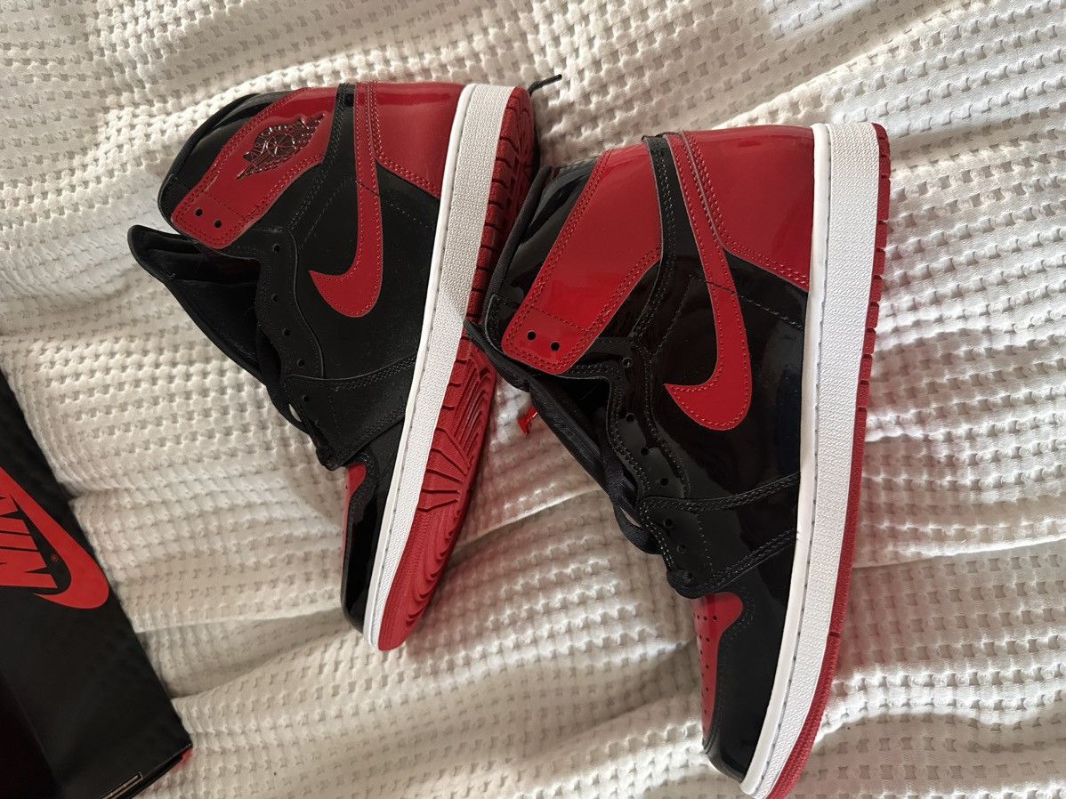 Jordan Brand × Nike Jordan 1 Patent Bred Size US 11 / EU 44 - 3 Thumbnail