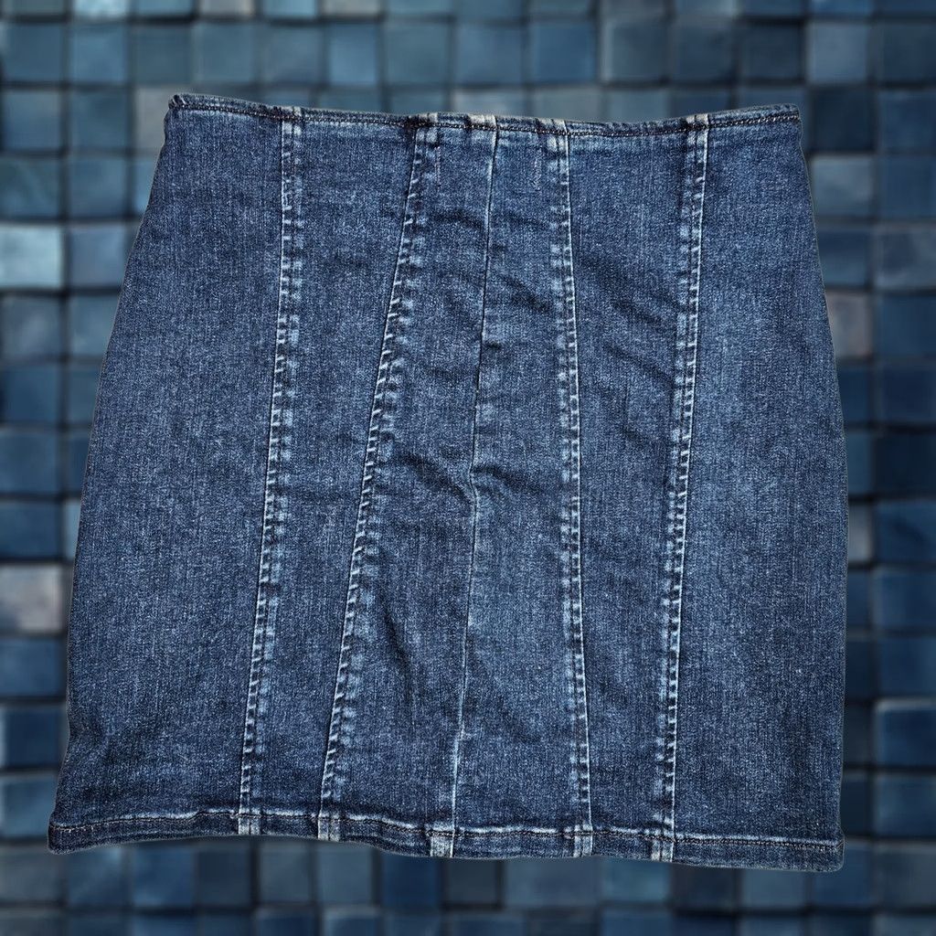 Vintage We The Free Denim Mini Skirt Women Size 0 Blue Raw Hem Casual Size 25" / US 0 / IT 36 - 1 Thumbnail