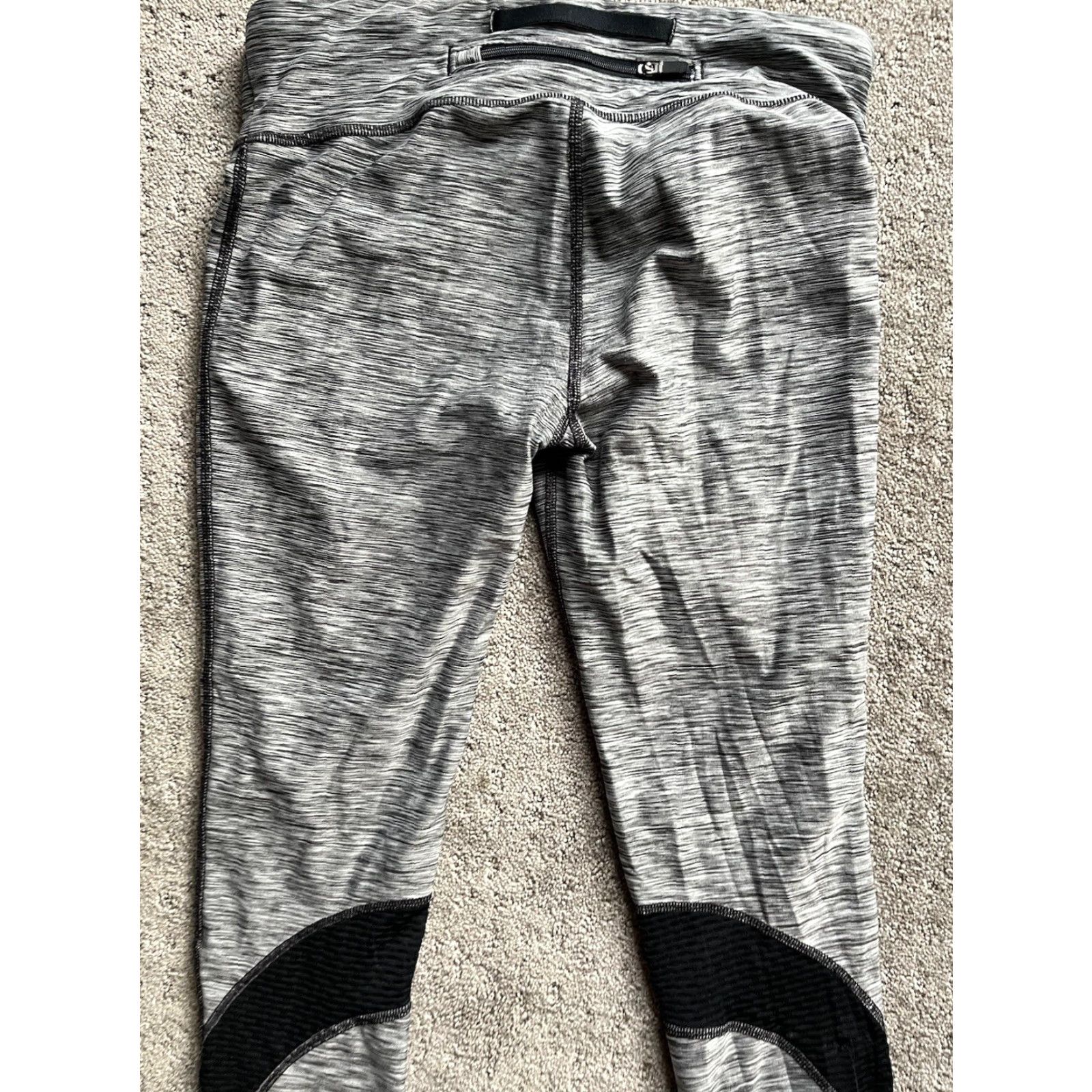 Under Armour Under Armour Running Leggings Women Small Gray Black Zip Pocket Reflective Size 28" / US 6 / IT 42 - 4 Thumbnail