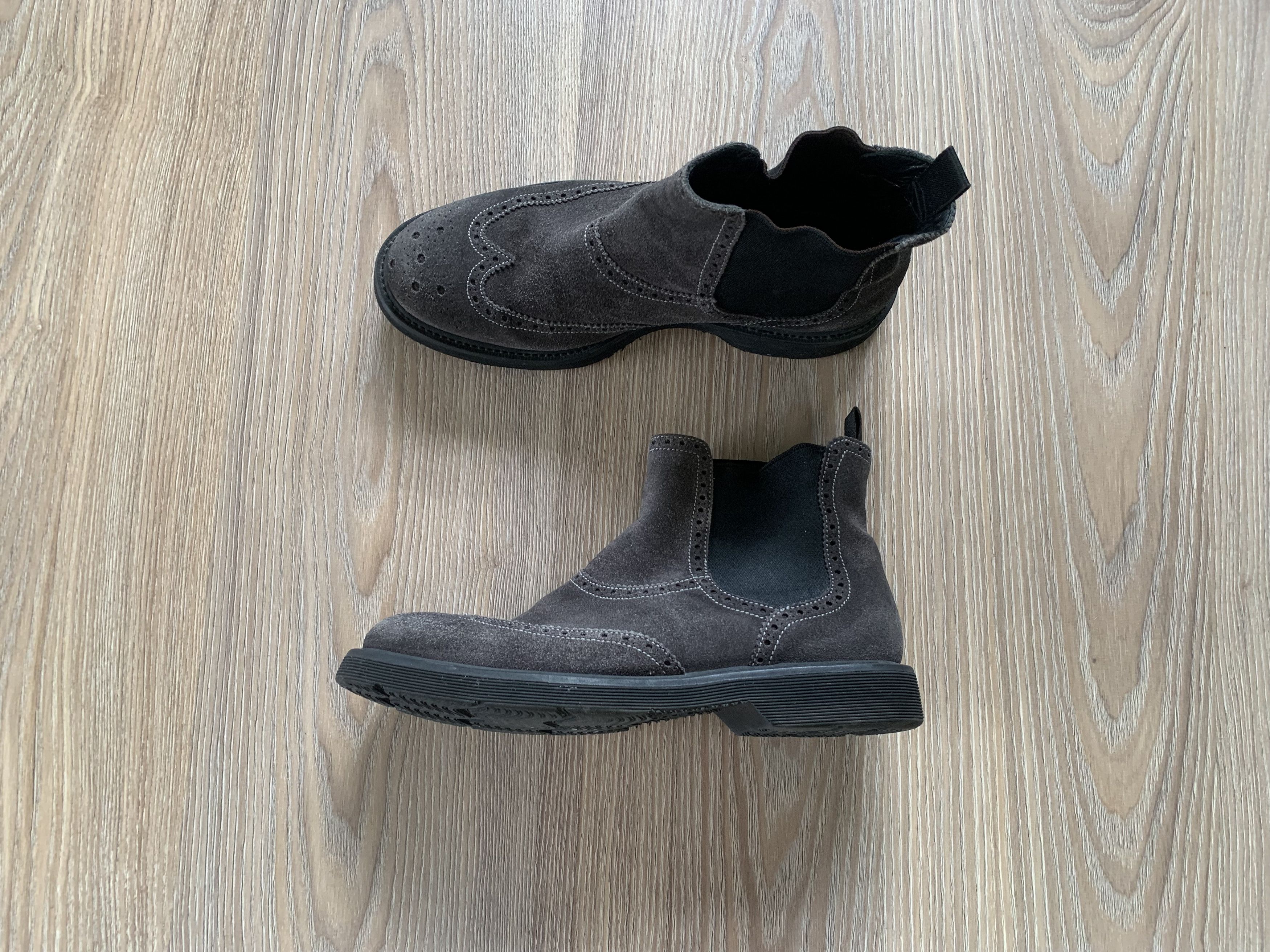 Giorgio Armani Giorgio Armani Grey Leather Suede Boots Chelsea Size US 10.5 / EU 43-44 - 1 Thumbnail