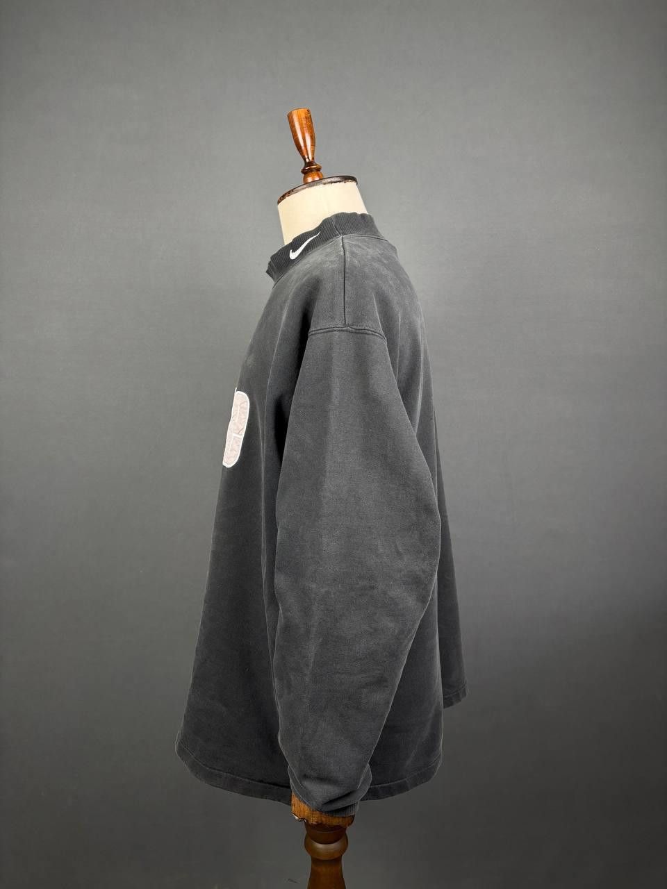 Nike Nike Sweatshirt Size XL Black Crewneck Big Logo Vintage Size US XL / EU 56 / 4 - 3 Thumbnail