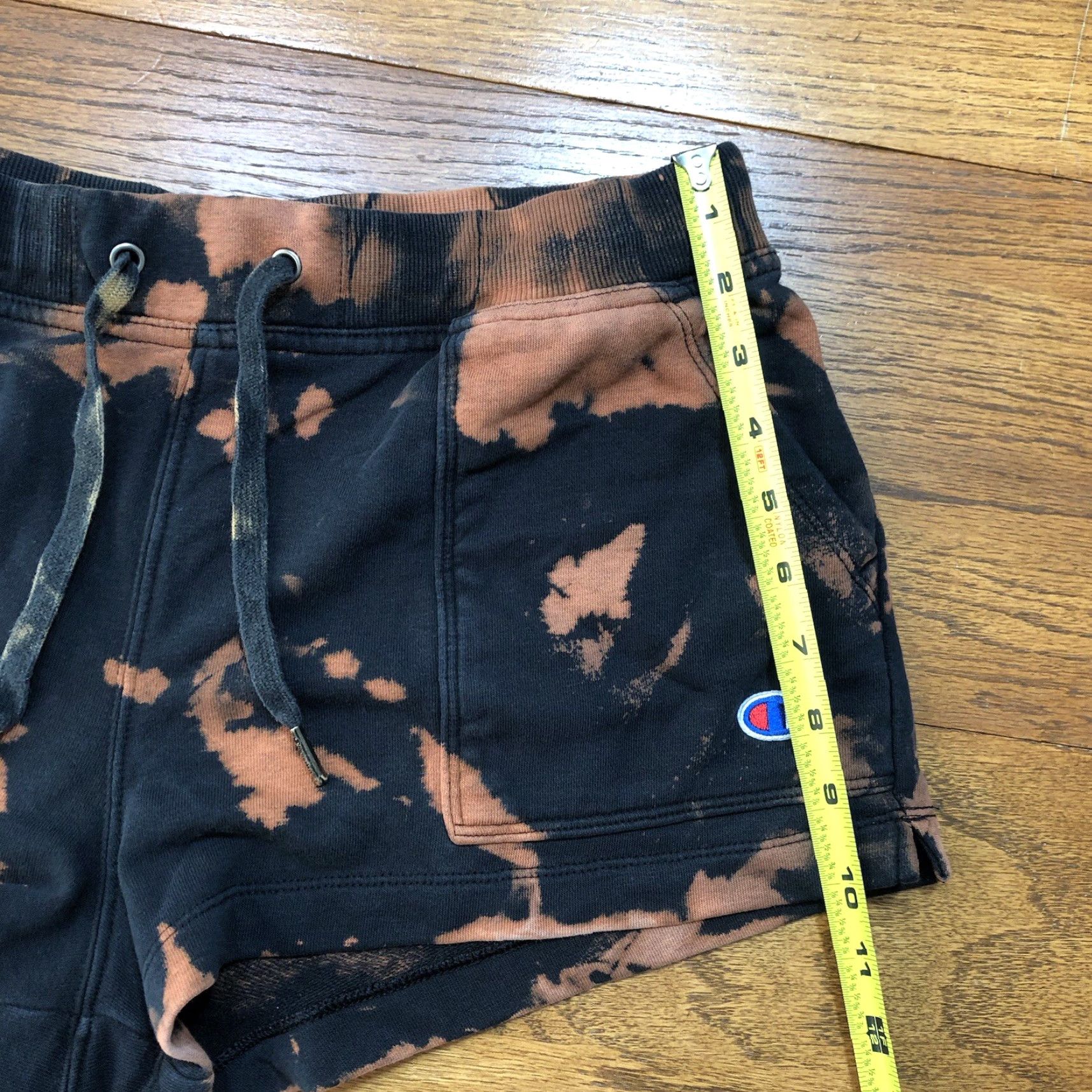 Champion Champion Shorts Womens M Elastic Waistband 2" Inseam Tie Dye Black Logo Athletic Activewear Shorts Womens M Black Tie Dye 2" Inseam Champion Size 32" / US 10 / IT 46 - 5 Thumbnail