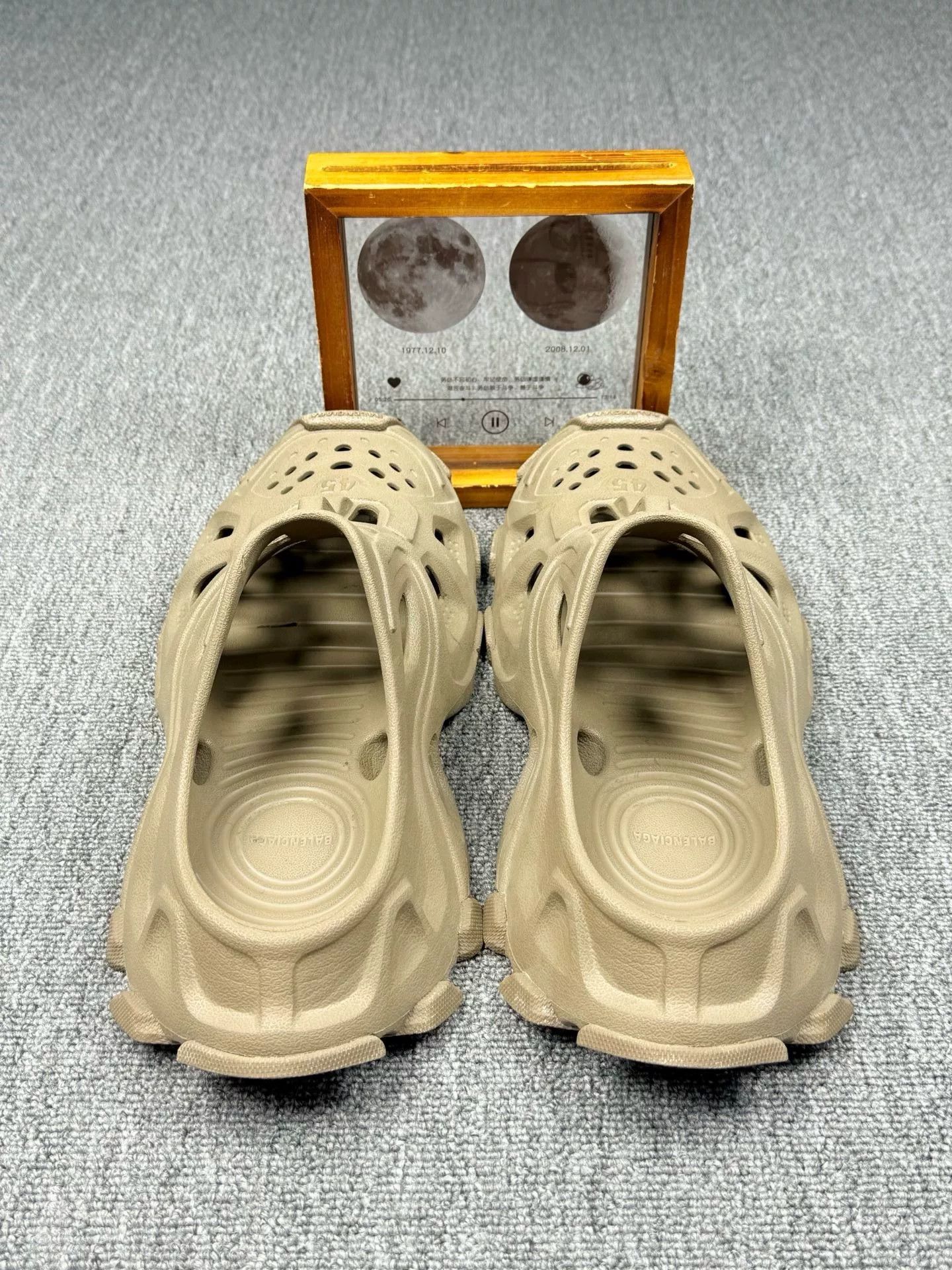 Balenciaga balenciaga beige slip-on shoes size 45 Size US 12 / EU 45 - 5 Thumbnail