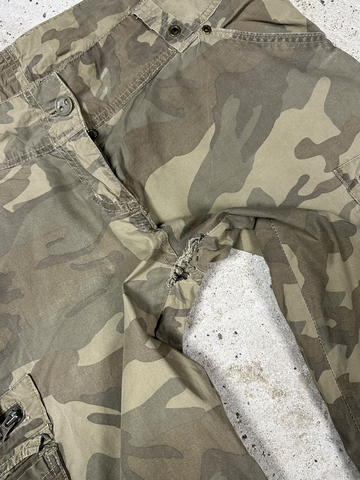 Japanese Brand × Vintage Vintage Y2K Washed Camo Cargo Flare Pants Boot Cut Size US 30 / EU 46 - 8 Thumbnail