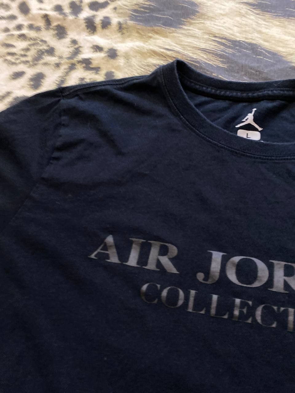 Jordan Brand T-Shirt black Jordan Brand Y2K big logo center Vintage Size US L / EU 52-54 / 3 - 7 Thumbnail