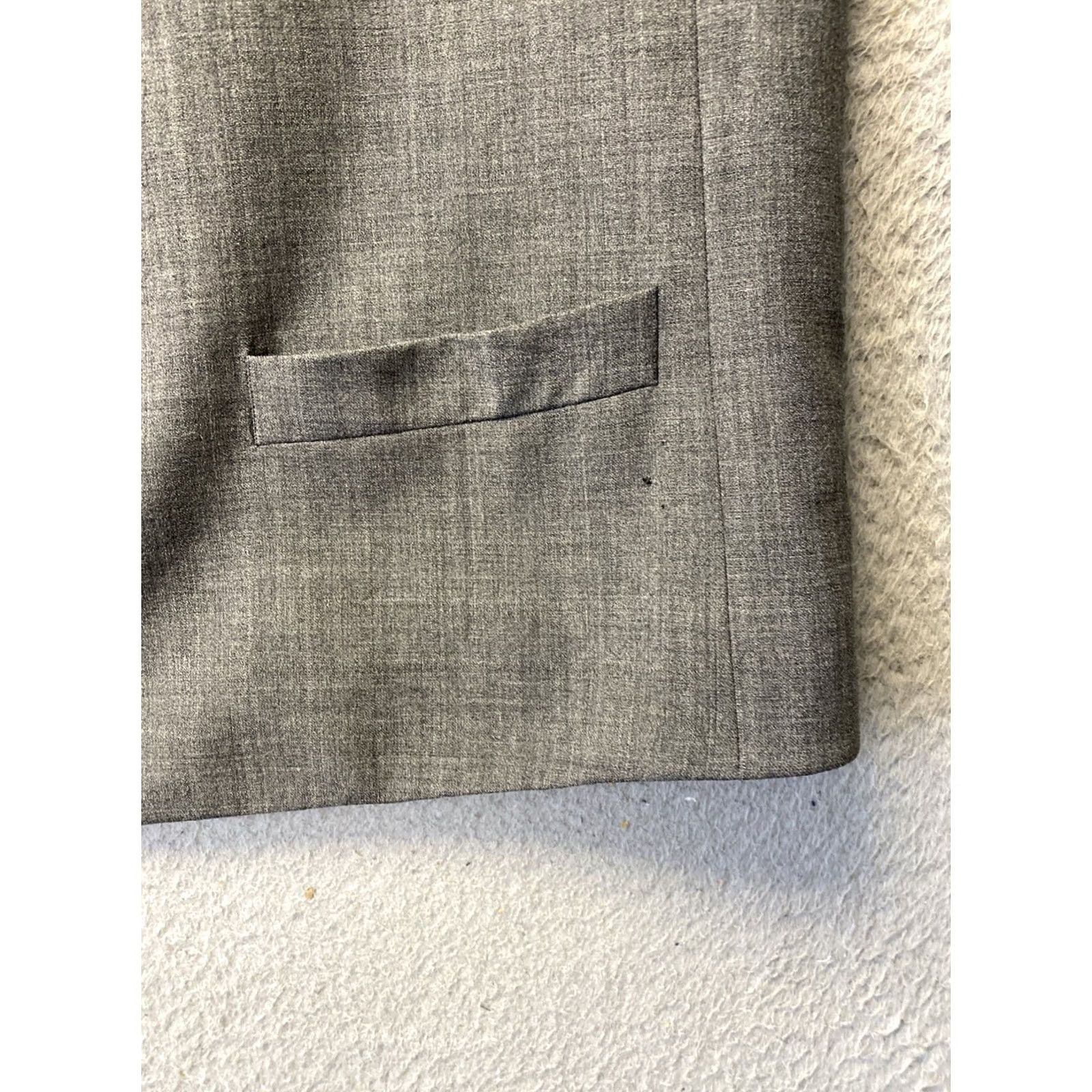 Hugo Boss HUGO BOSS Men's Wool Vest Waistcoat XL Gray Wool Waistcoat Mens 0694 Size US XL / EU 56 / 4 - 2 Thumbnail