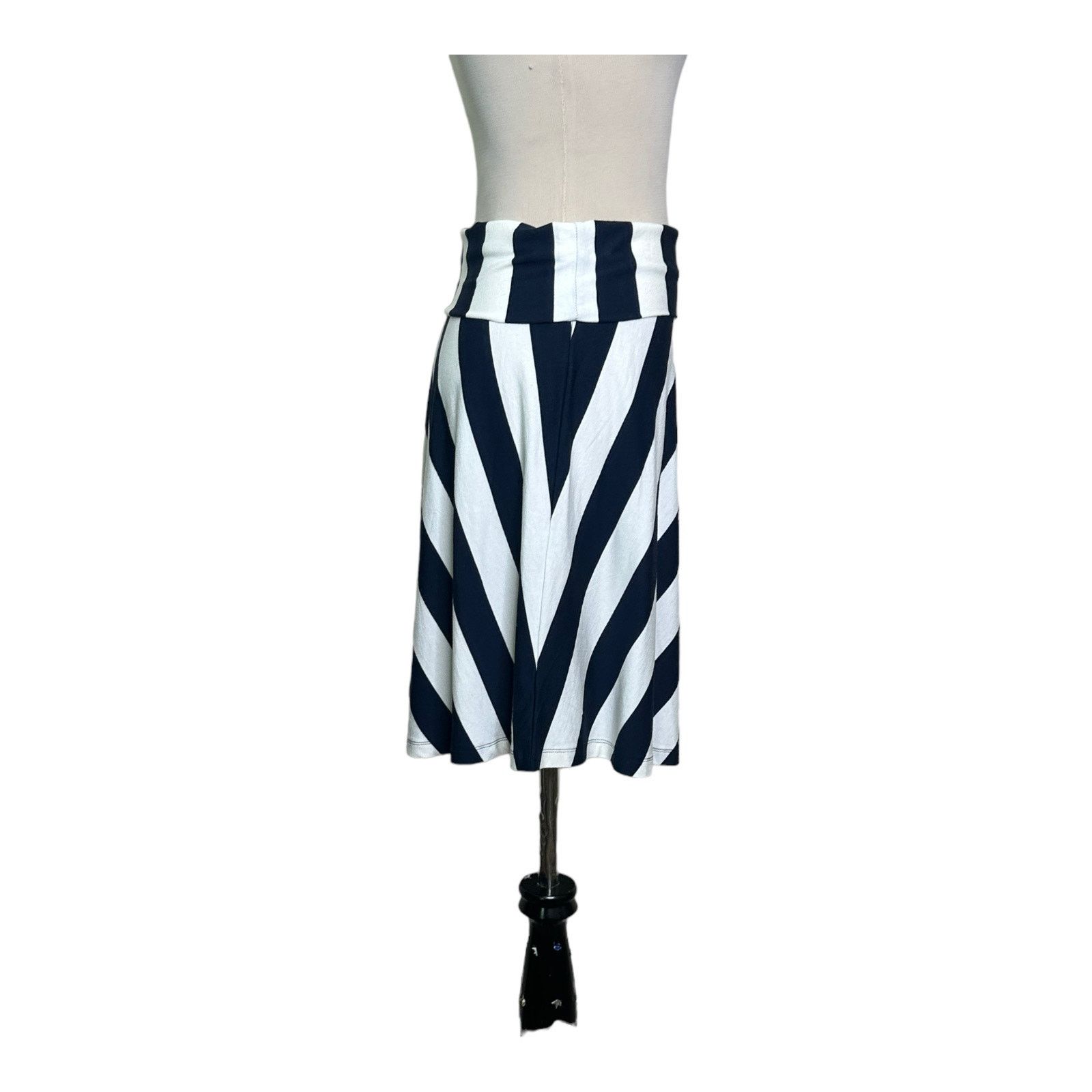 Gap Gap striped pull on nautical mini skirt size XS Size 28" / US 6 / IT 42 - 9 Thumbnail