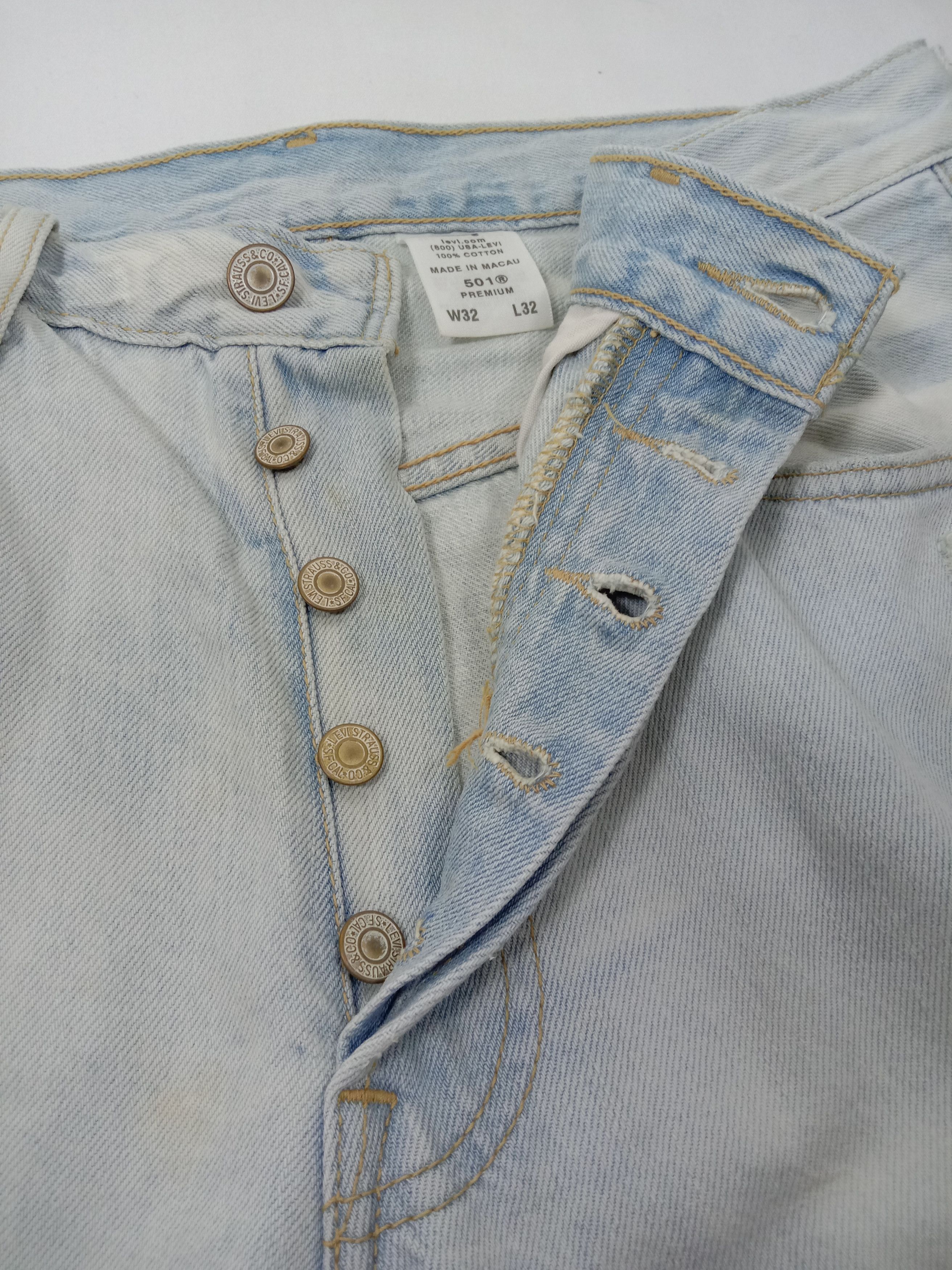 Levi's Vintage Levi’s 501 Jeans Light Wash Bleach Denim Size US 32 / EU 48 - 9 Thumbnail