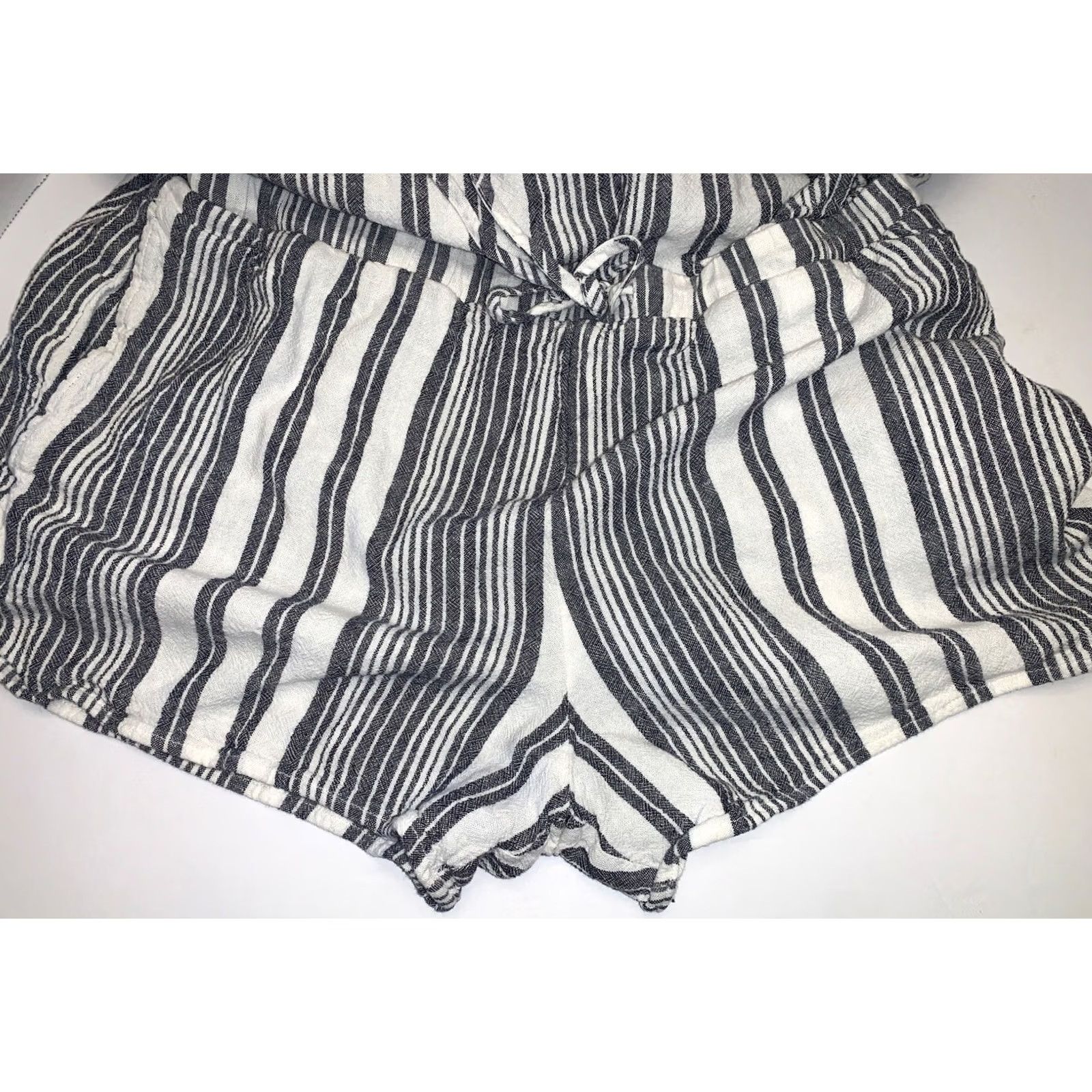 Bella Dahl Bella Dahl Romper Jumpsuit Sz S striped Open Back with Tie linen 2055 Size 28" / US 6 / IT 42 - 4 Thumbnail