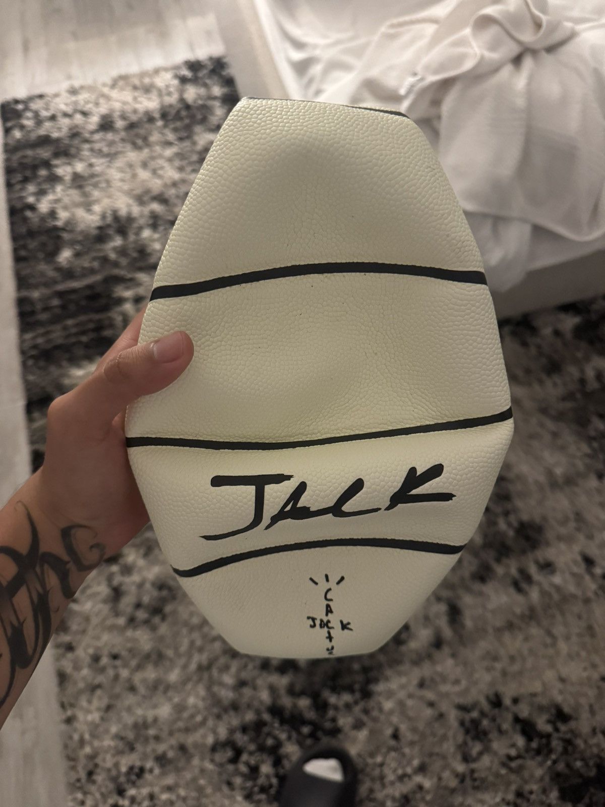 Travis Scott Cactus Jack • Smiley Glow in the Dark Basketball Size ONE SIZE - 2 Thumbnail