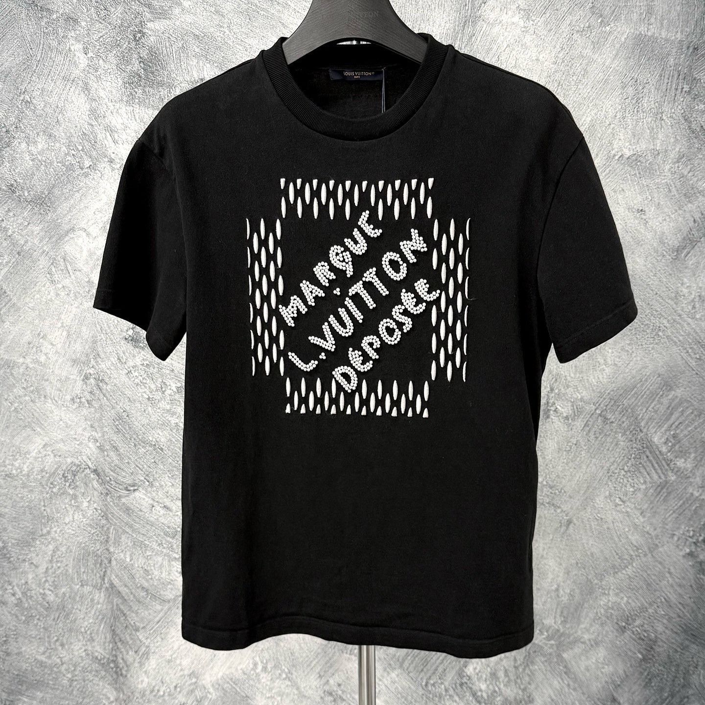 Louis Vuitton Louis Vuitton Beaded Logo T-Shirt Size M Size US M / EU 48-50 / 2 - 1 Thumbnail