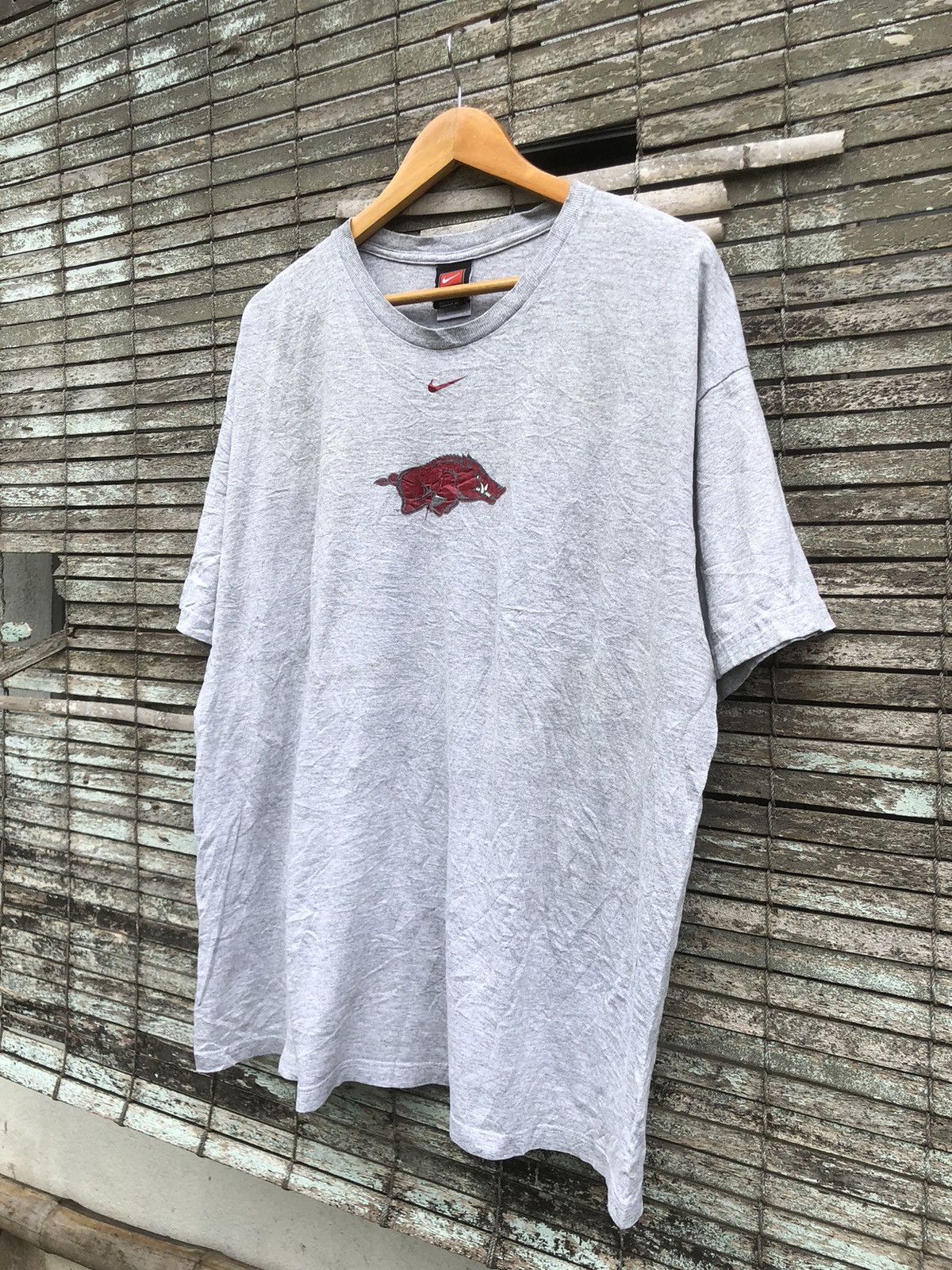 Nike Vintage 90s Nike Centre Logo Tshirt Size US XL / EU 56 / 4 - 4 Thumbnail