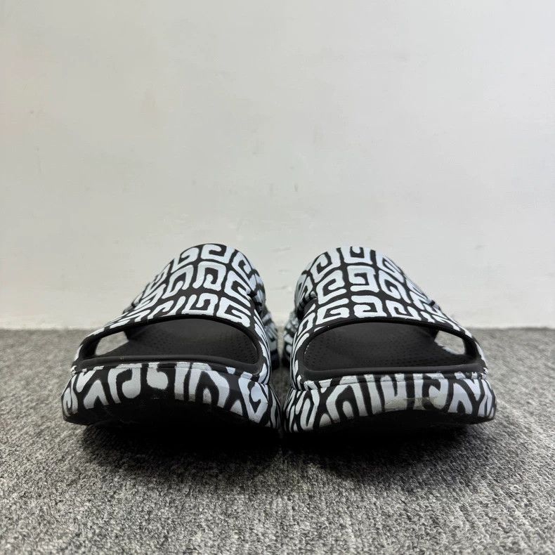 Other Givenchy Full print logo slippers Size US 10 / EU 43 - 2 Thumbnail