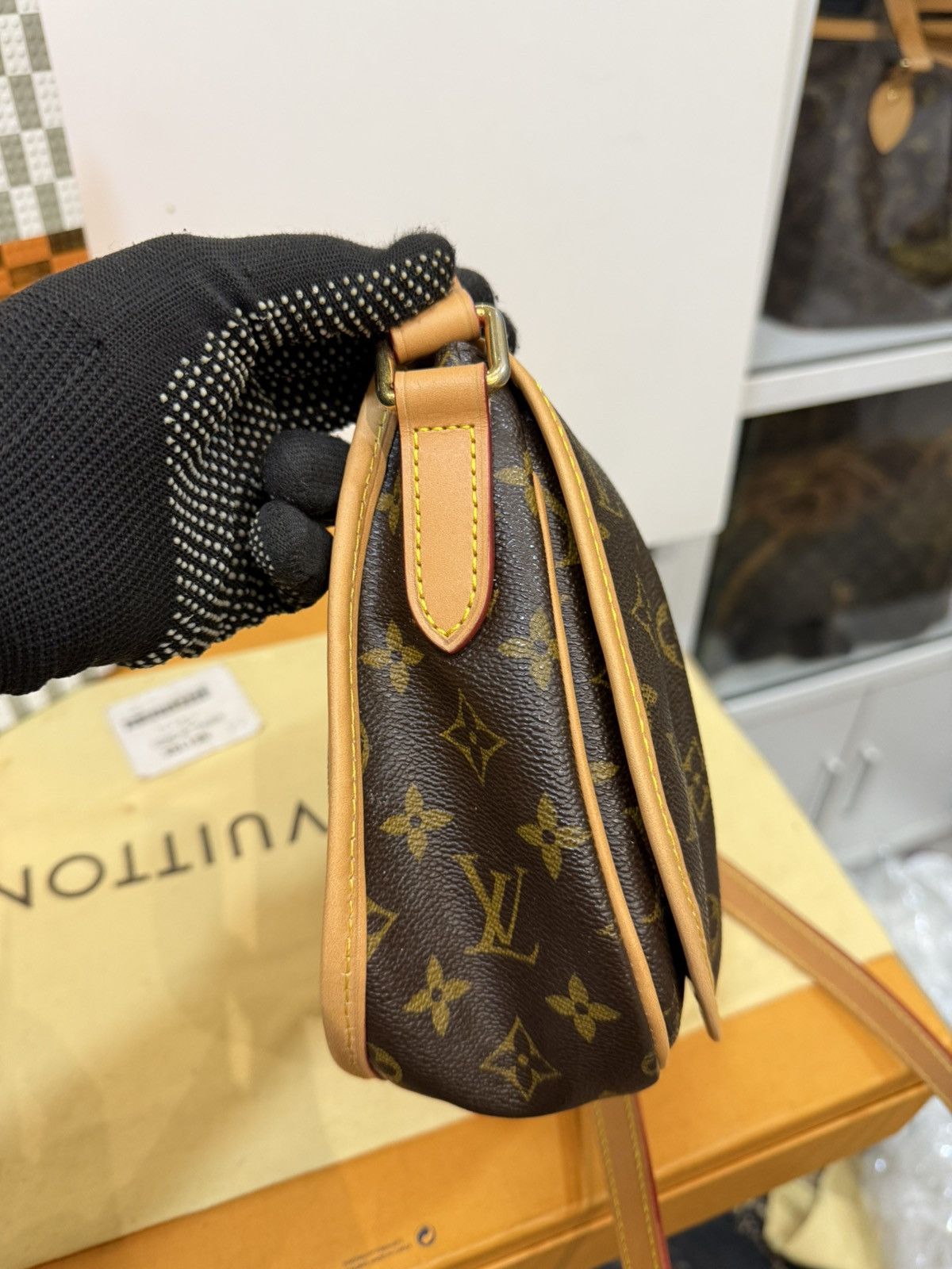 Louis Vuitton Louis vuitton monogram menilmontant pm ( 2117 ) Size ONE SIZE - 3 Thumbnail
