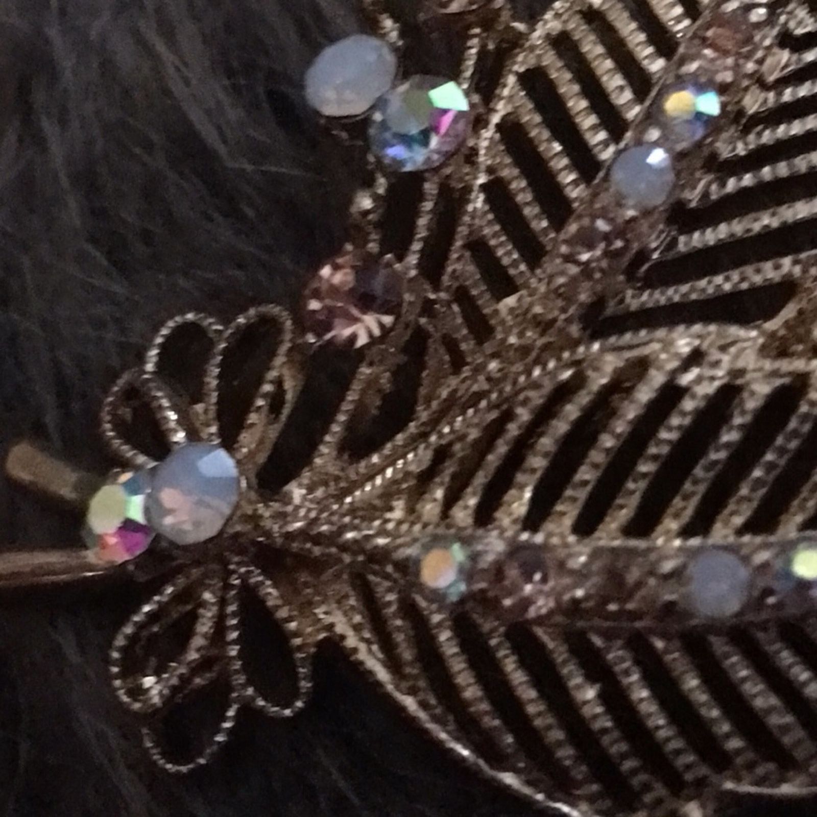 Vintage Vintage gold tone leaf with stones brooch pin Size ONE SIZE - 4 Thumbnail
