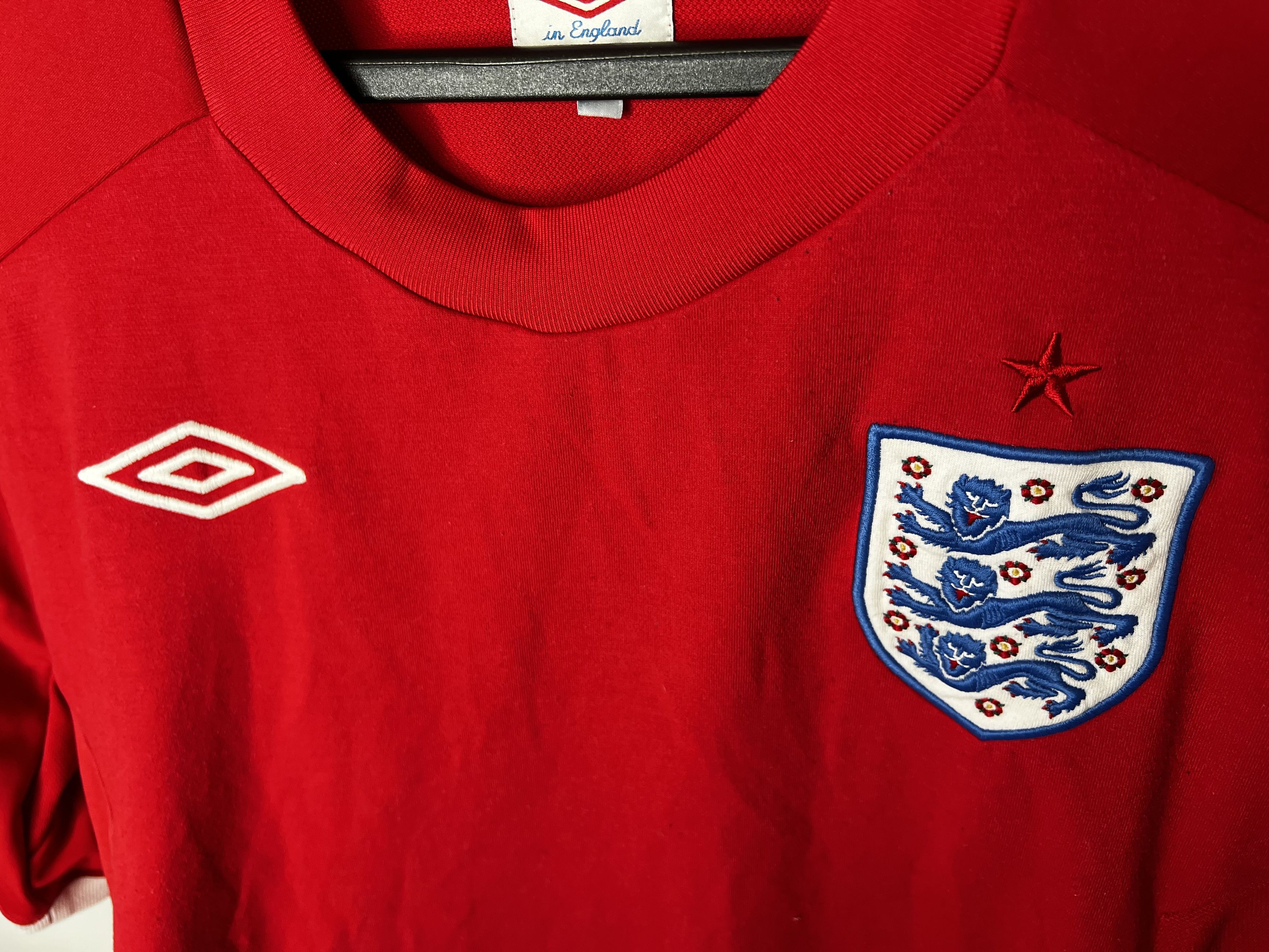 Umbro ENGLAND TEAM 2010 2012 AWAY FOOTBALL SHIRT SOCCER JERSEY Size US M / EU 48-50 / 2 - 3 Thumbnail