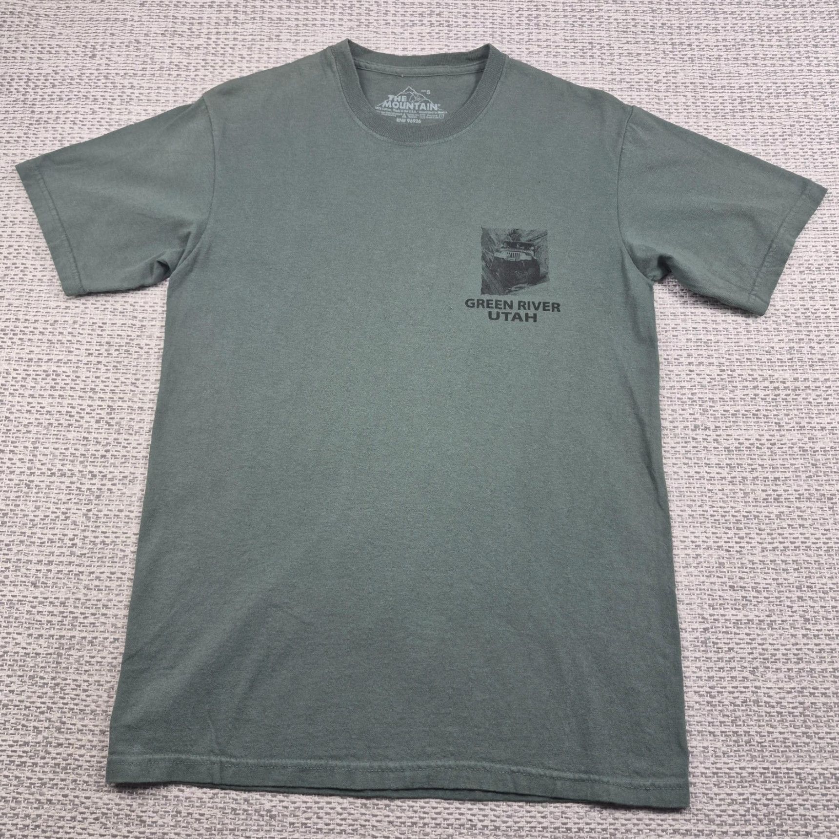 The Mountain The Mountain Shirt Mens Small Green Green River Utah 4 Wheeling God Graphic USA Shirt Mens S Green 4x4 Jeep Canyon Back God Religion Car Off-road USA Size US S / EU 44-46 / 1 - 4 Thumbnail