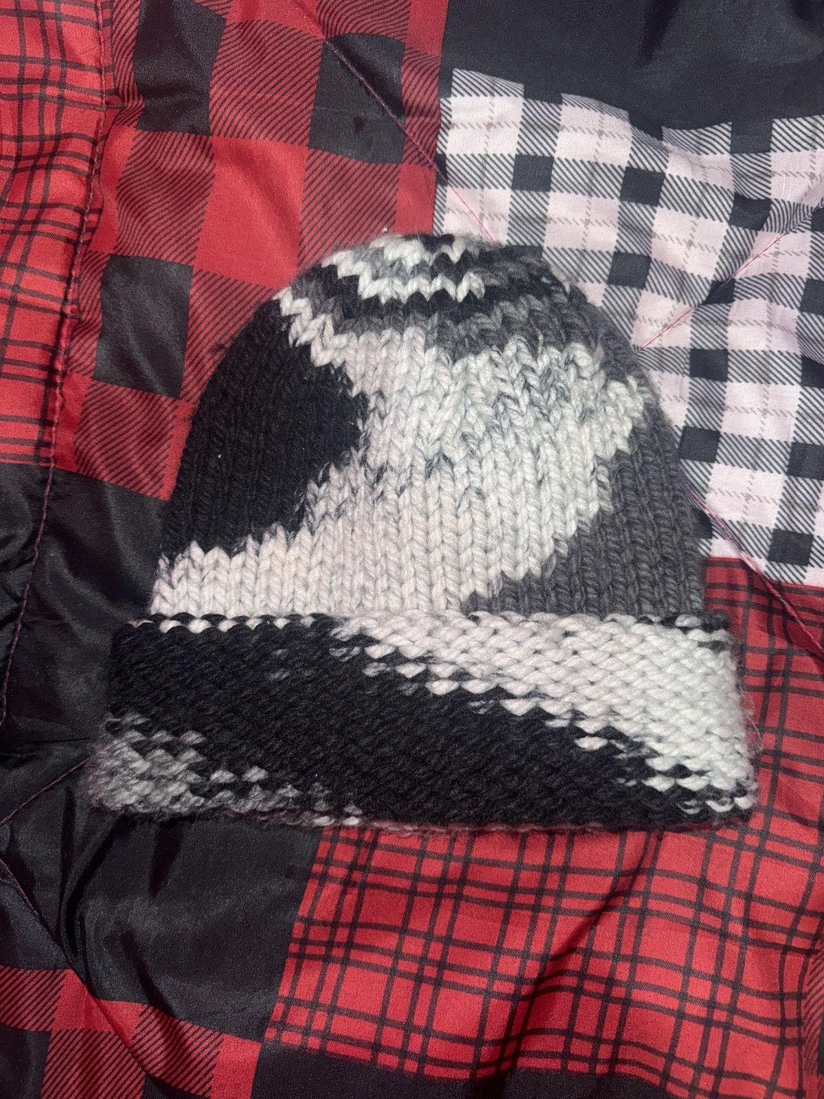 Supreme Supreme Gradient Spacedye Beanie ‘Black’ Size ONE SIZE - 2 Thumbnail