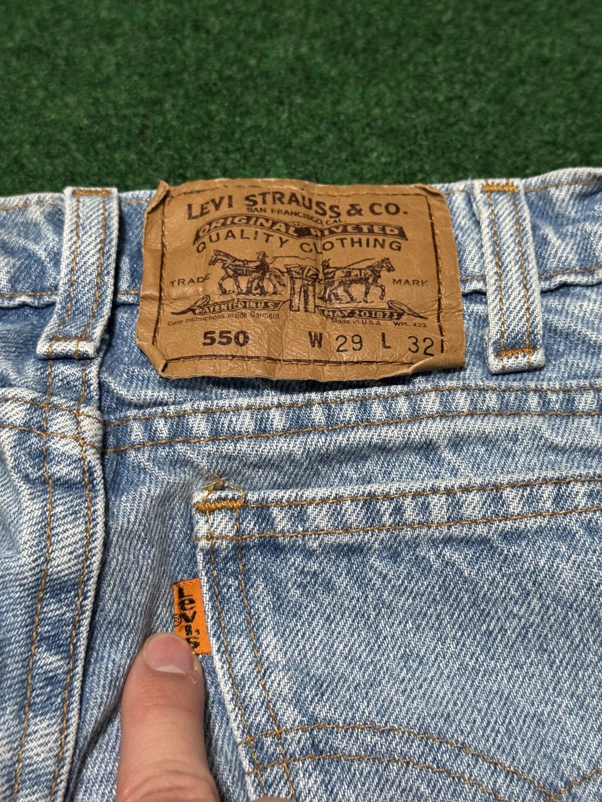 Levi's Vintage Clothing × Vintage Vintage 90s Levi’s 550 Orange Tab Grunge Light Wash Jeans Size US 29 - 2 Thumbnail