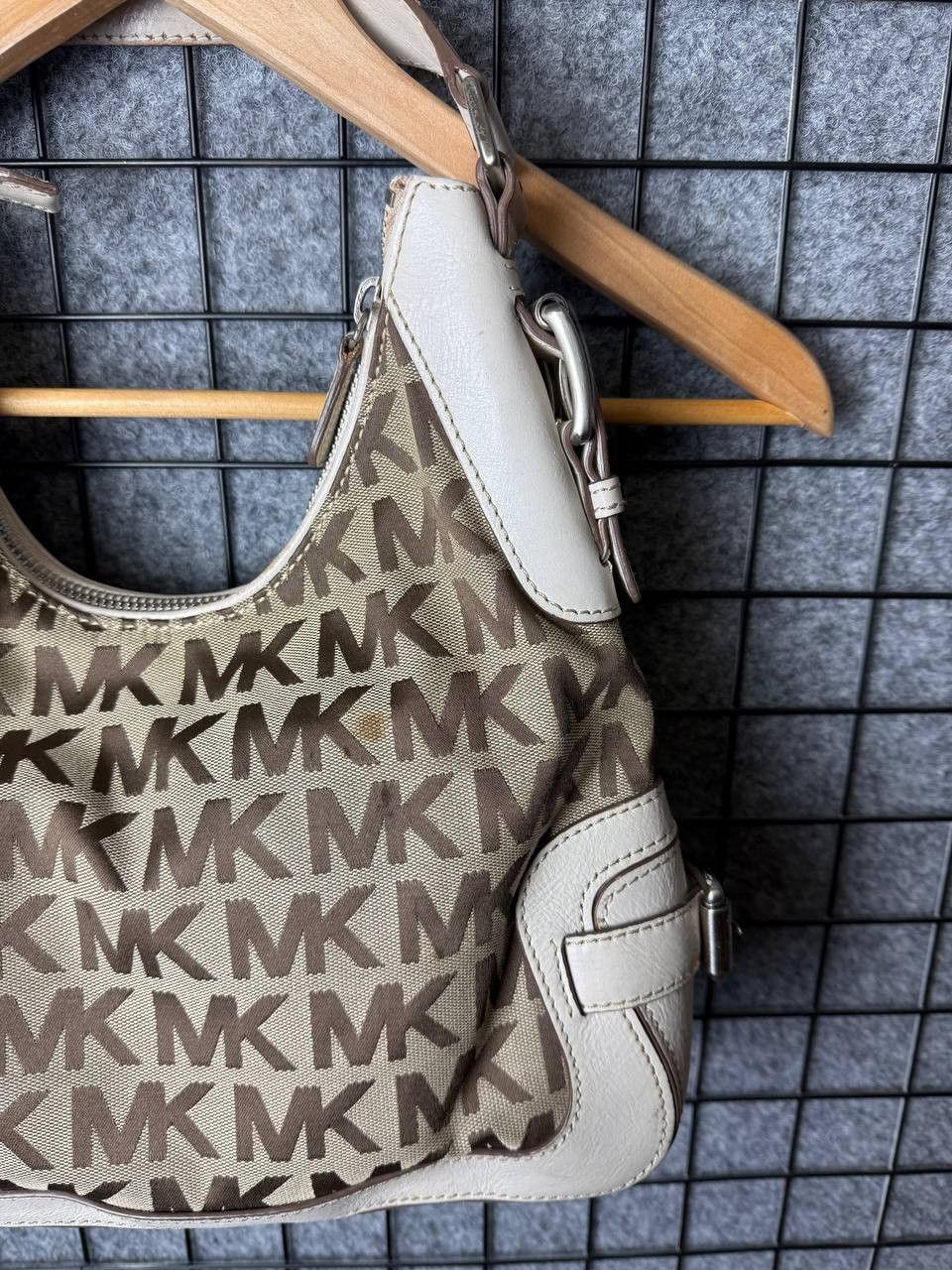 Michael Kors Michael Kors Monogram Handle Bag Size ONE SIZE - 6 Thumbnail