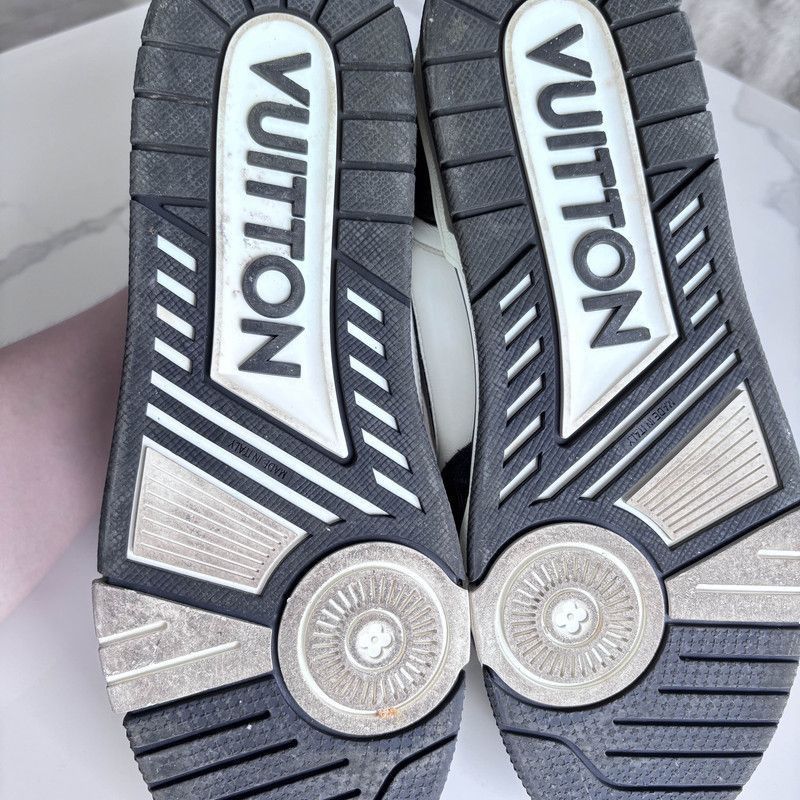 Louis Vuitton Louis Vuitton Velcro Round-Toe Low-Top Sneakers -2508 Size US 9.5 / EU 42-43 - 4 Thumbnail
