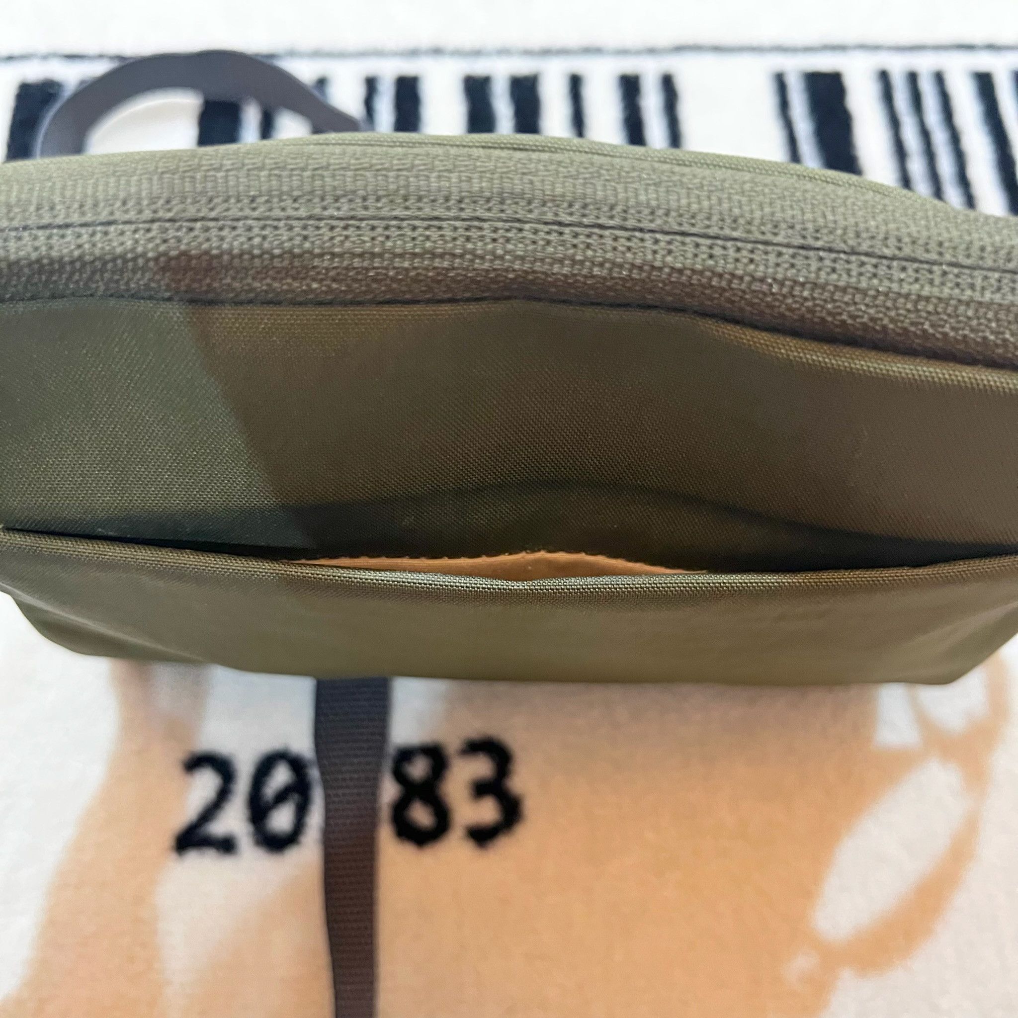 Bellroy Bellroy City Pouch Plus Crossbody Bag - Ranger Green. Size ONE SIZE - 4 Thumbnail
