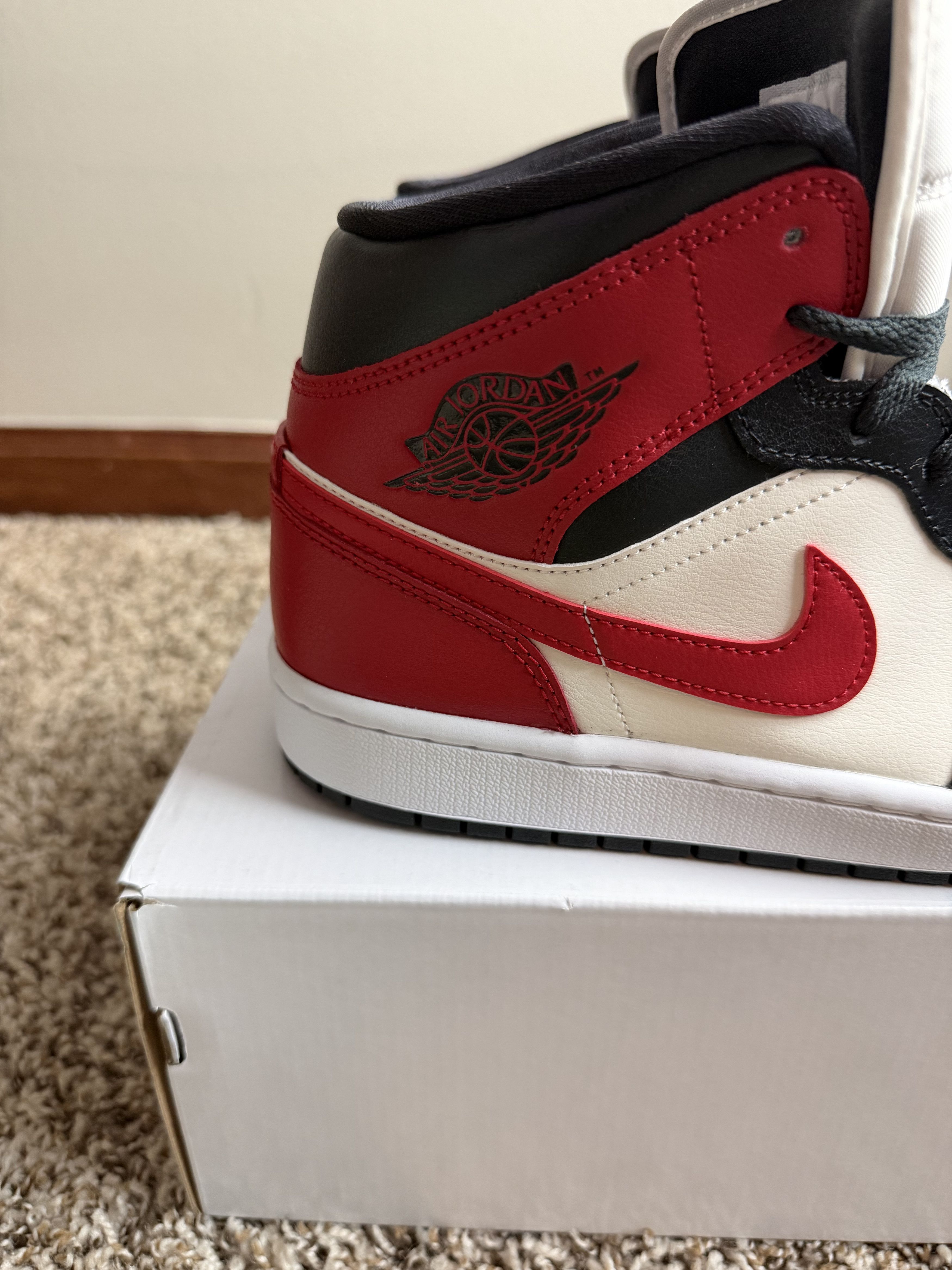 Jordan Brand Nike Air Jordan 1 Mid Shoes Womens Size 10.5 Size US 10.5 / IT 40.5 - 8 Thumbnail