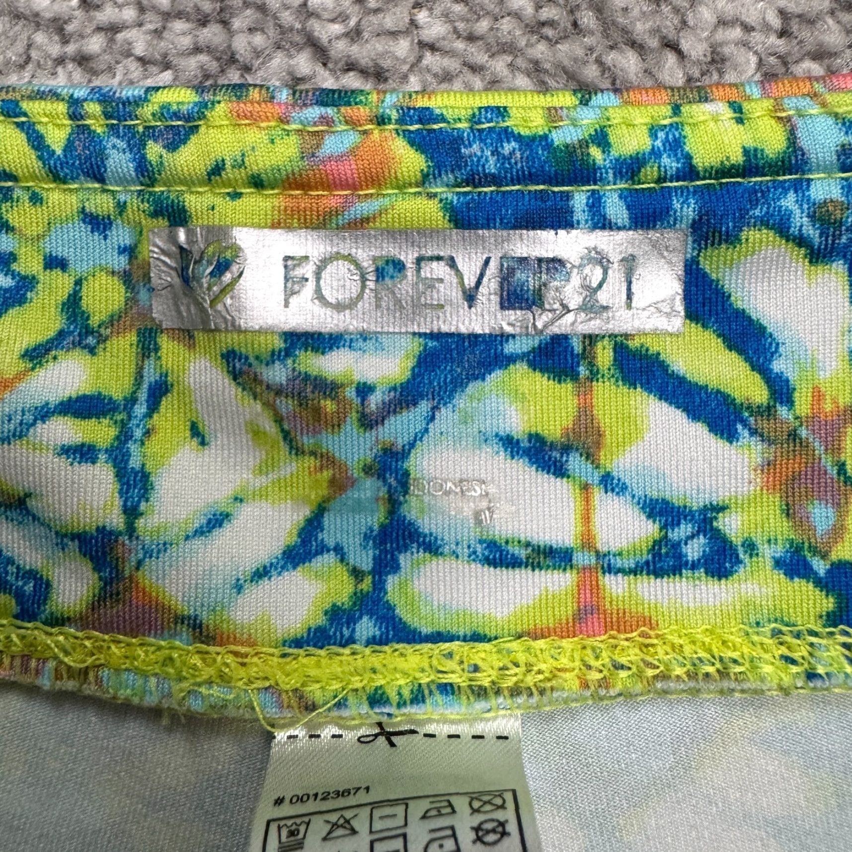 Forever 21 FOREVER 21 Tie-Dye Compression Shorts Womens Small Neon Green Blue Pink Active Size 28" / US 6 / IT 42 - 4 Thumbnail