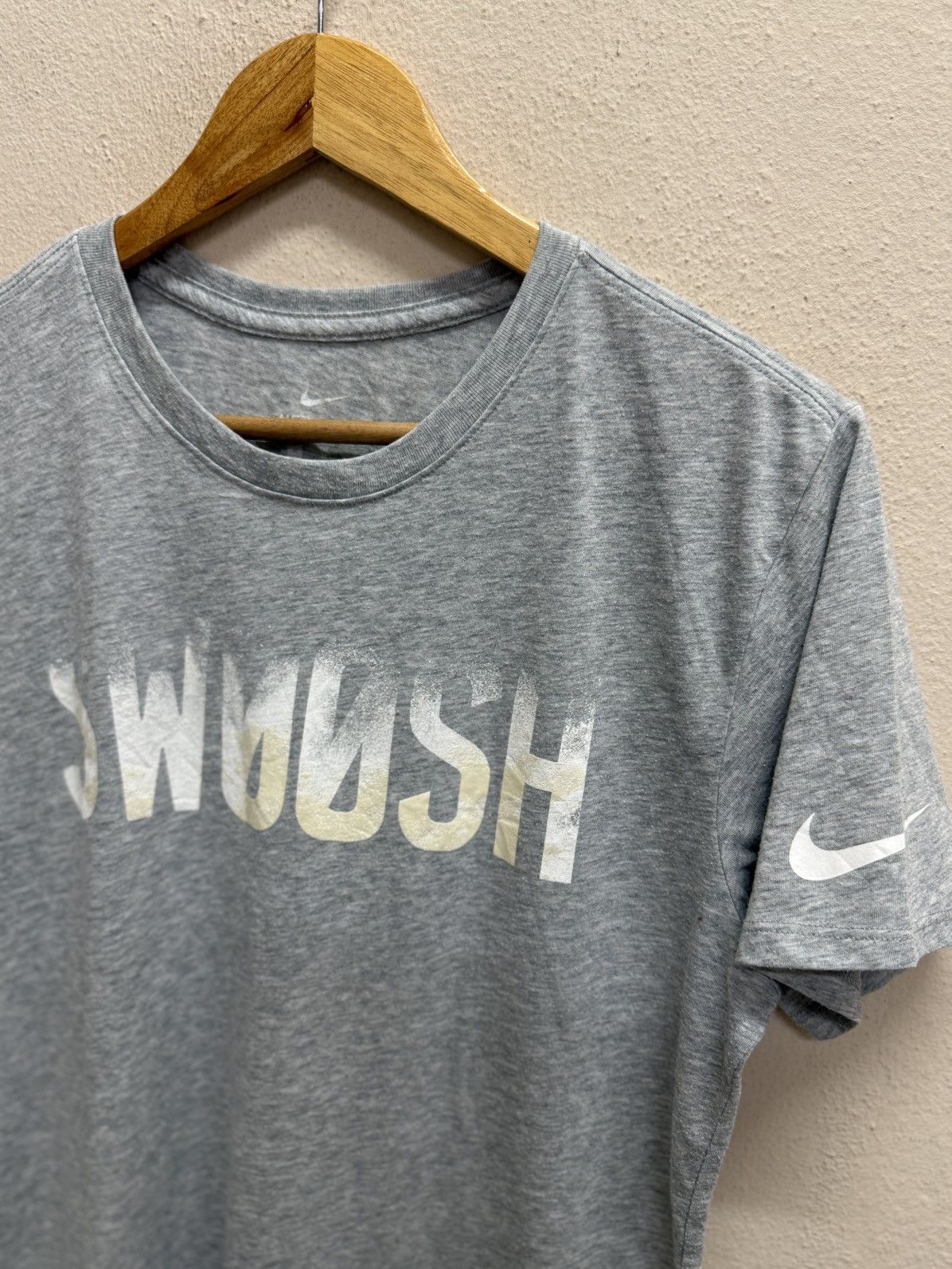 Nike NIKE SWOOSH LOGO SLEEVE TSHIRT Size US S / EU 44-46 / 1 - 5 Thumbnail