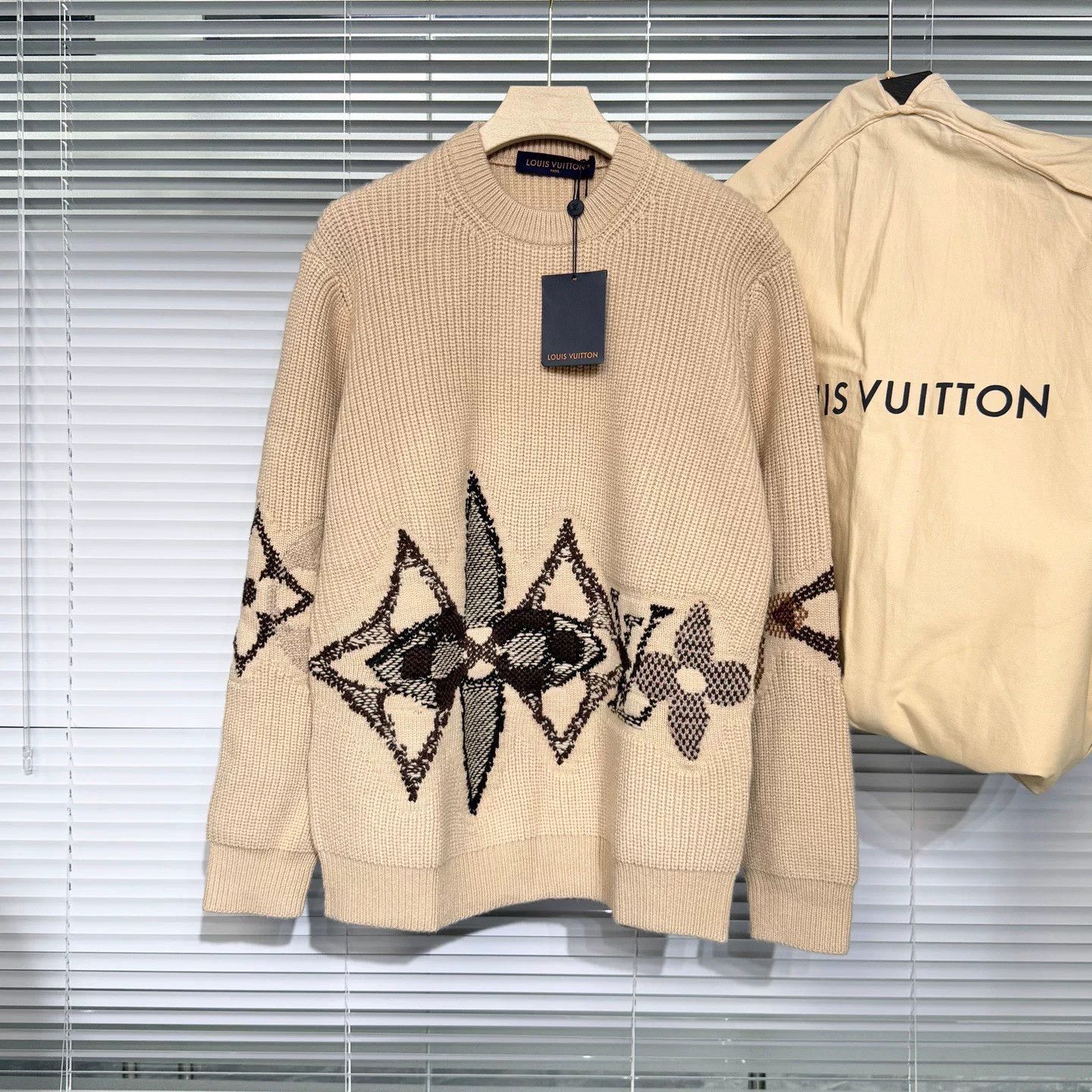 Louis Vuitton LV Ski Series Triple Flower Logo Sweater Size US S / EU 44-46 / 1 - 1 Thumbnail