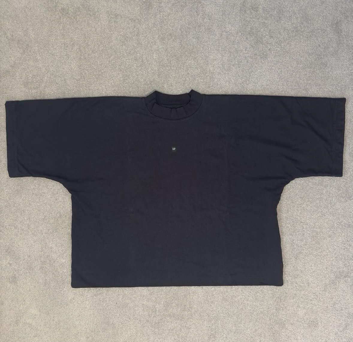 Balenciaga × Gap × Yeezy YEEZY GAP ENGINEERED BY BALENCIAGA NO SEAM TEE (SMALL LOGO) Size US S / EU 44-46 / 1 - 3 Thumbnail