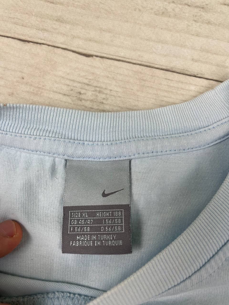 Nike Vintage Nike Logo Swoosh 2000s T Shirt Size US XL / EU 56 / 4 - 7 Thumbnail