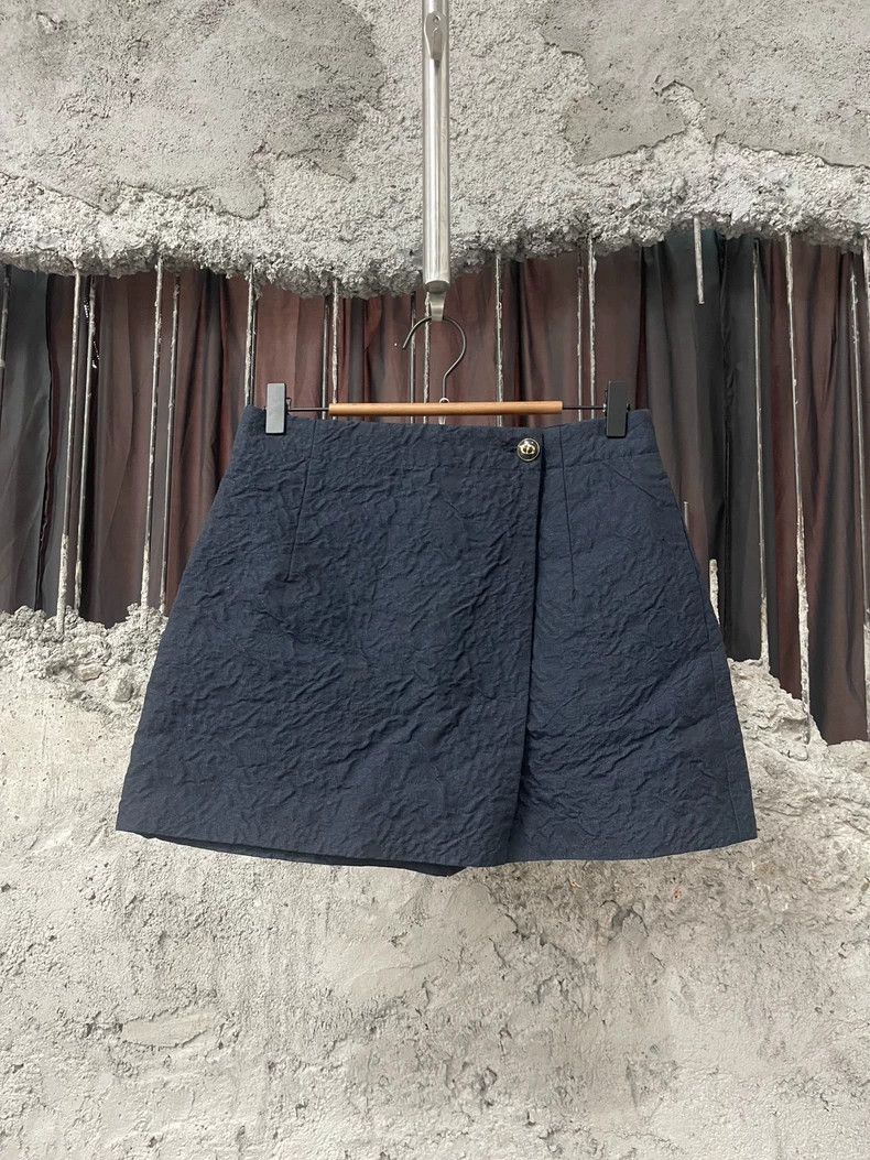 Dior dior cd button shorts skirt-dmc Size US 36 / EU 52 - 1 Thumbnail