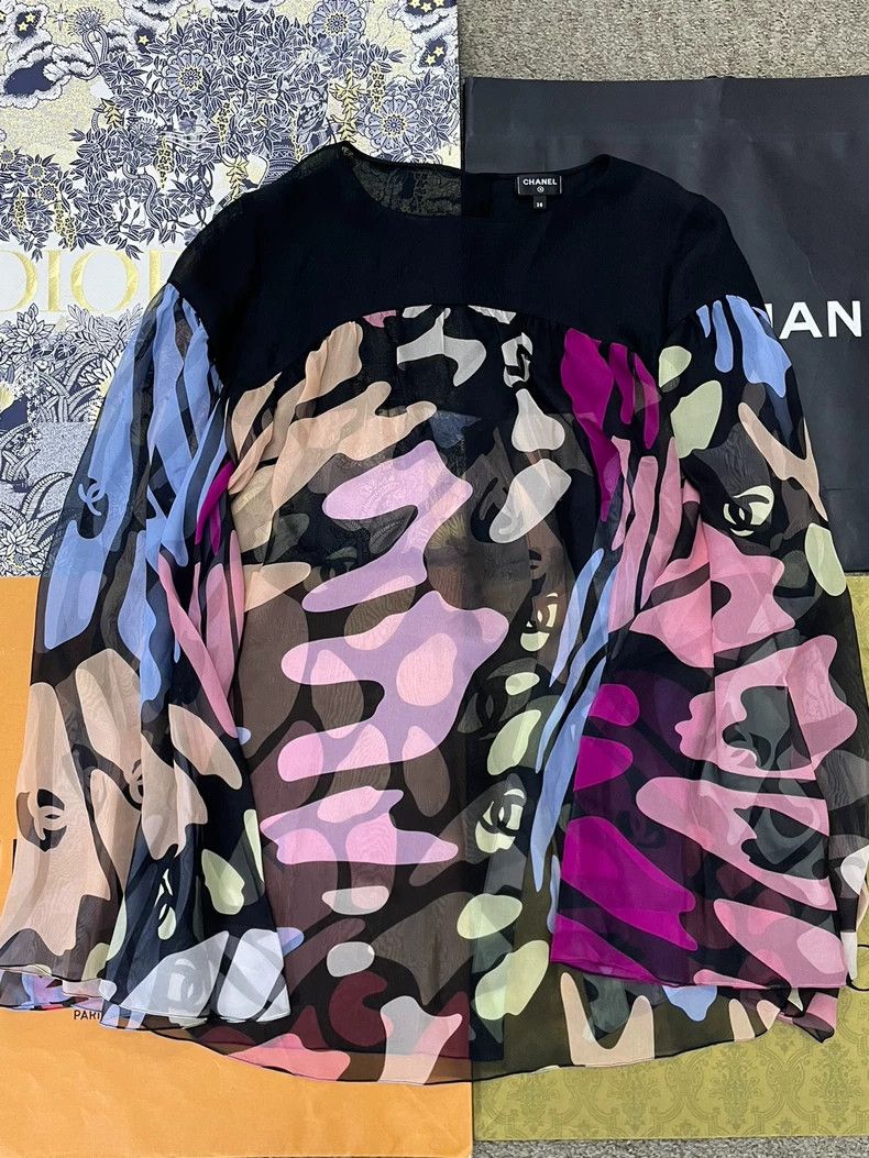 Chanel Chanel Color printed silk long sleeves Size XS / US 0-2 / IT 36-38 - 1 Thumbnail