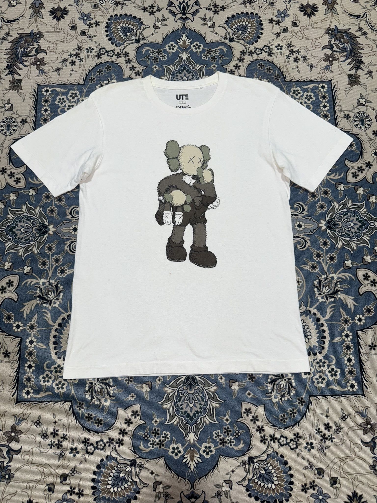 Japanese Brand × Kaws × Uniqlo Kaws x Uniqlo Hanging Baby T shirt Size US M / EU 48-50 / 2 - 1 Thumbnail