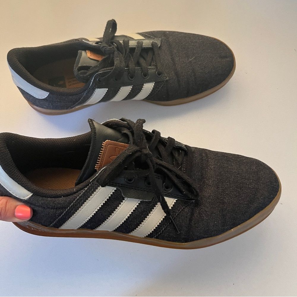 Adidas adidas men’s grey and white trainers sneakers size 8.5 Size US 8.5 / EU 41-42 - 1 Thumbnail