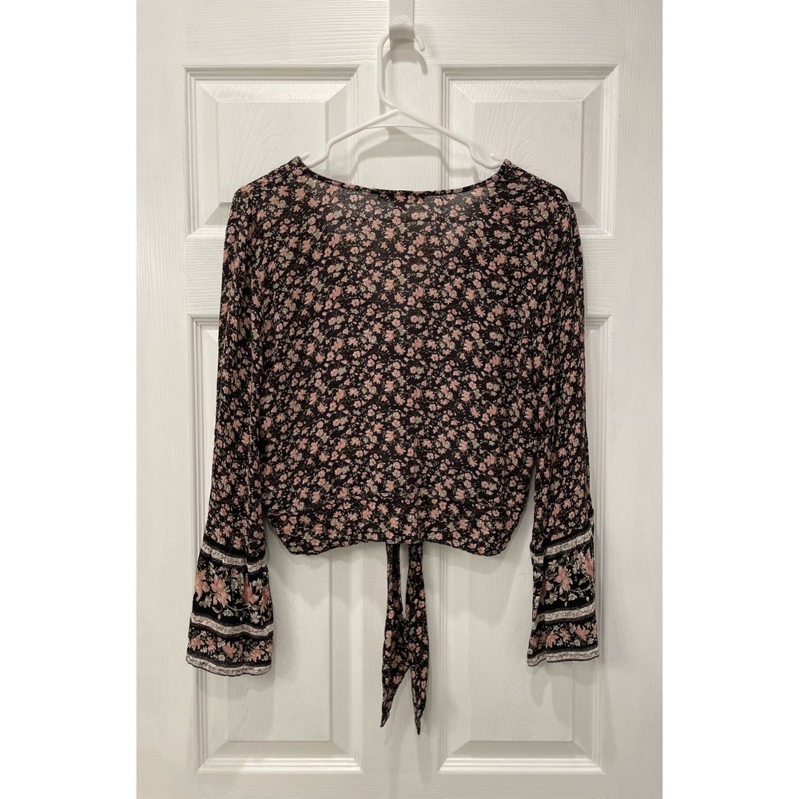 American Eagle Outfitters American Eagle Outfitters Long Sleeve Floral Crop Top S Size S / US 4 / IT 40 - 2 Thumbnail
