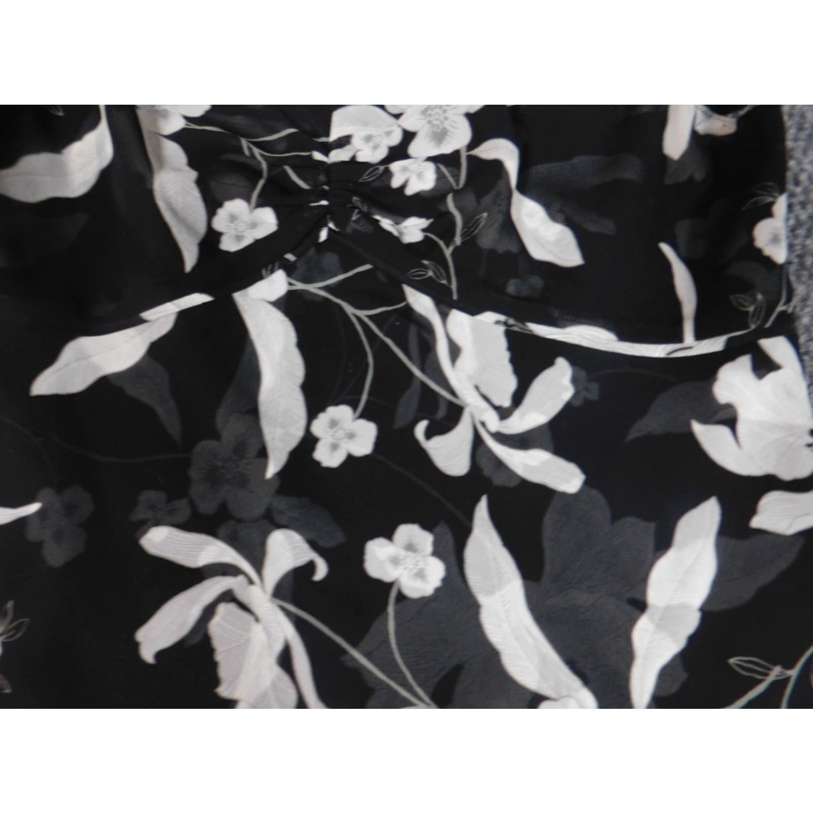 Vintage Nine & Co Womens Blouse 12 Black Floral Short Sleeve Round Neck Pullover Casual Polyester Rayon Classic/Basic Stretch Women Blouse Size XL / US 12-14 / IT 48-50 - 4 Thumbnail