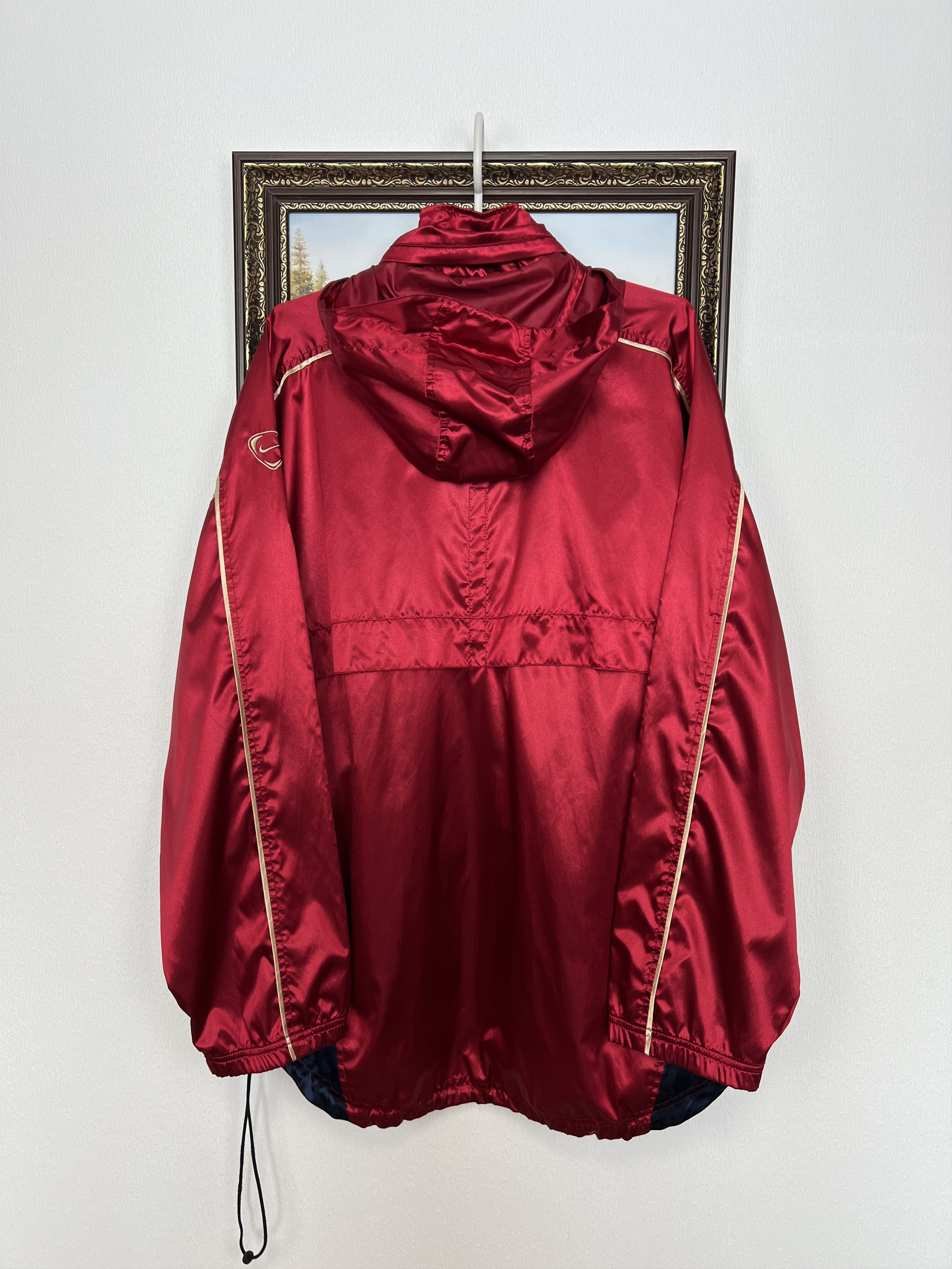 Nike Vintage Nike FC Barcelona Nylon Red Jacket Soccer Size US L / EU 52-54 / 3 - 16 Thumbnail