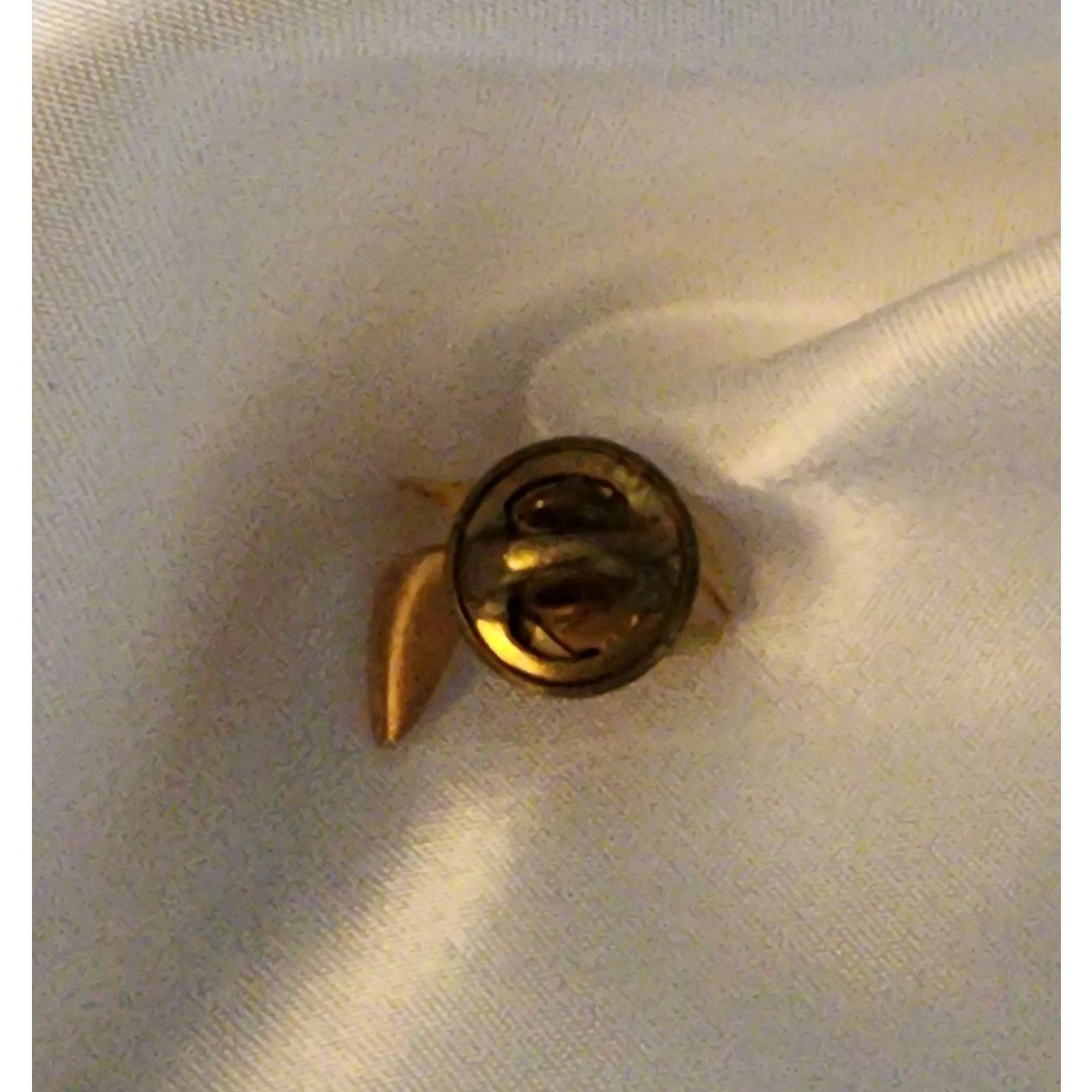 Unknown London Vintage Gold tone dove lapel or tie pin Size ONE SIZE - 2 Thumbnail