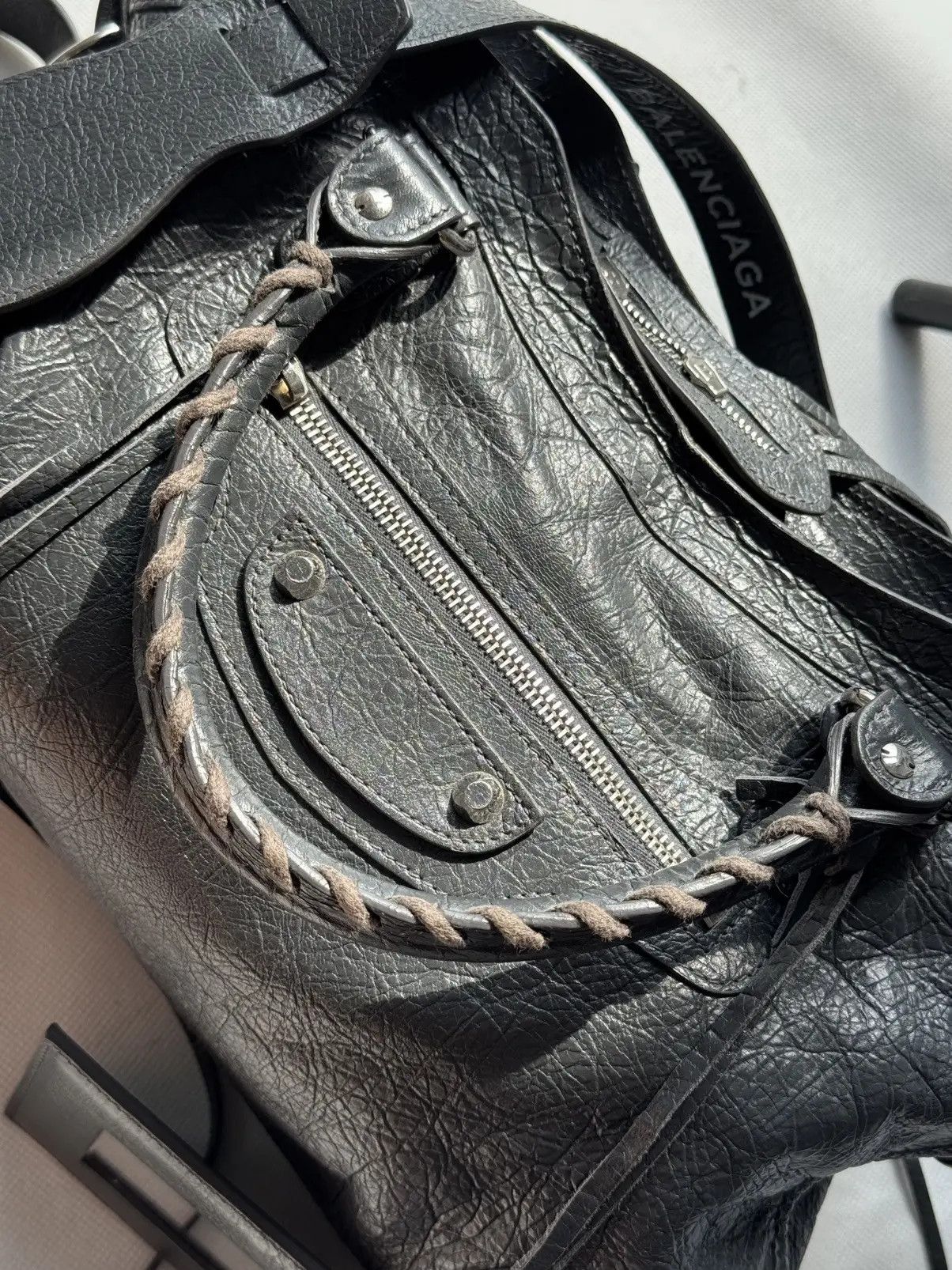 Balenciaga Vintage Balenciaga 00s City Bag Distressed Leather Handbag Size ONE SIZE - 15 Thumbnail