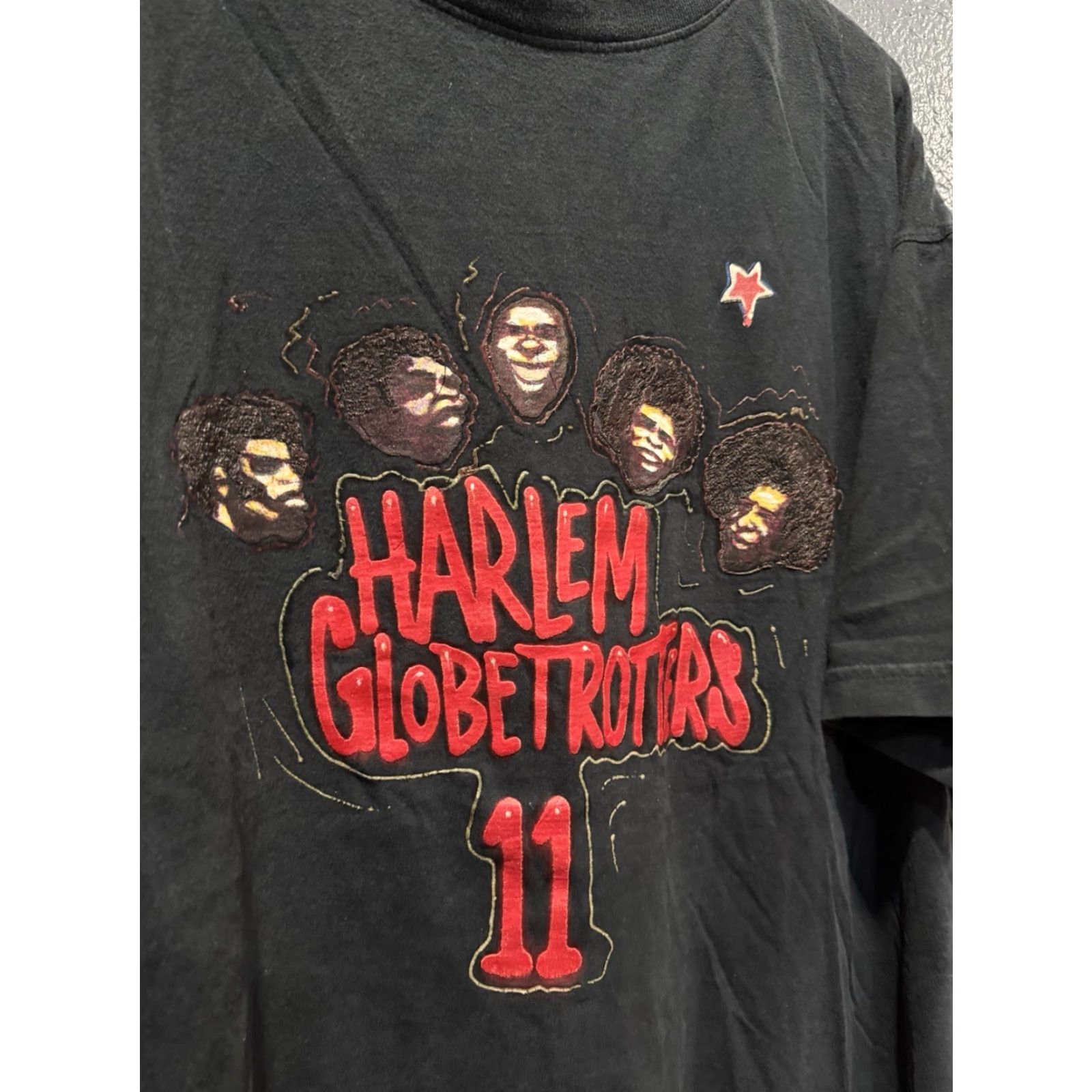 Fubu VINTAGE FUBU Harlem Globetrotters Black T-Shirt XL Men Size US XL / EU 56 / 4 - 4 Thumbnail