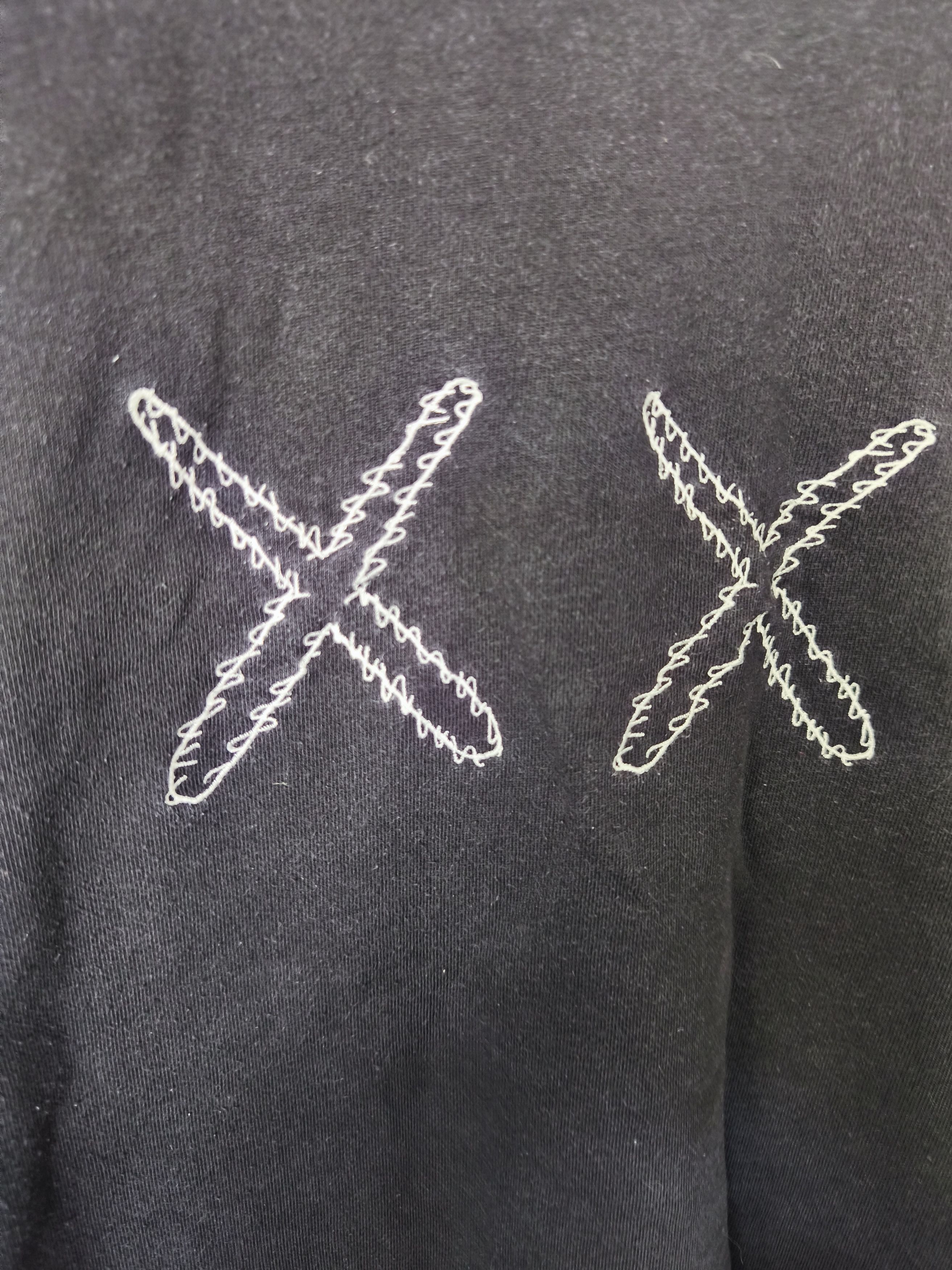 Kaws × Uniqlo UT x KAWS black sweatshirt XL Size US XL / EU 56 / 4 - 3 Thumbnail